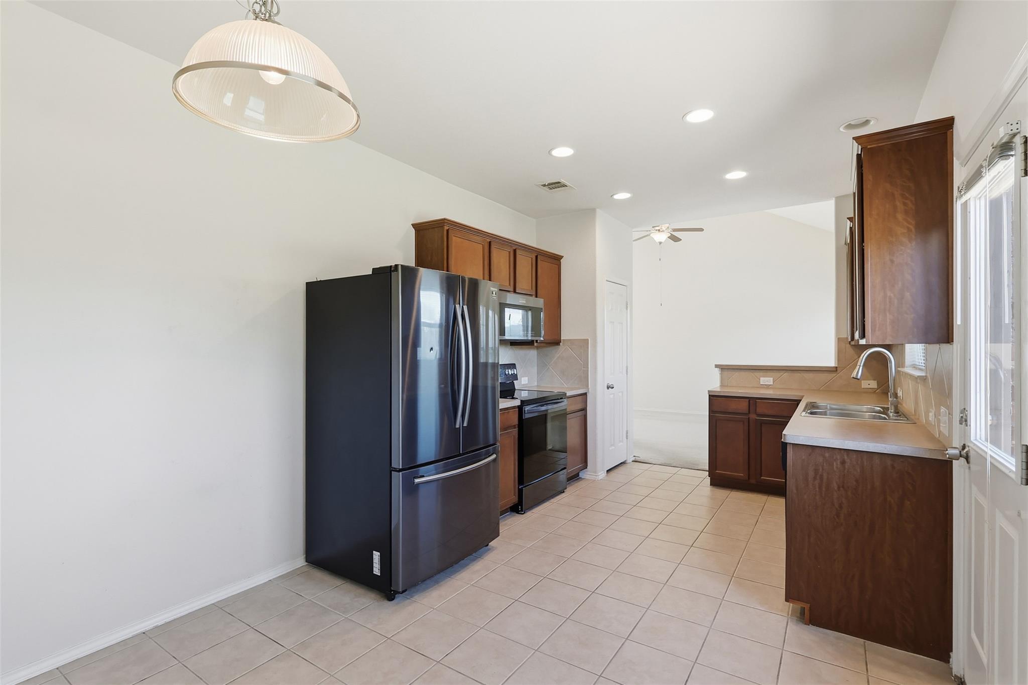 208 Falcon Ln, Leander, TX 78641