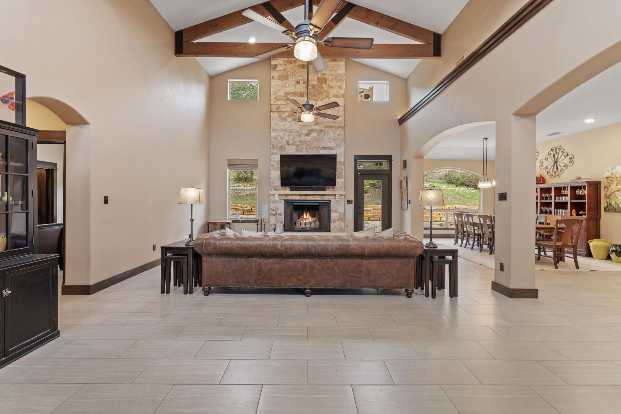 20117 Moon Dance Ln, Spicewood, TX 78669