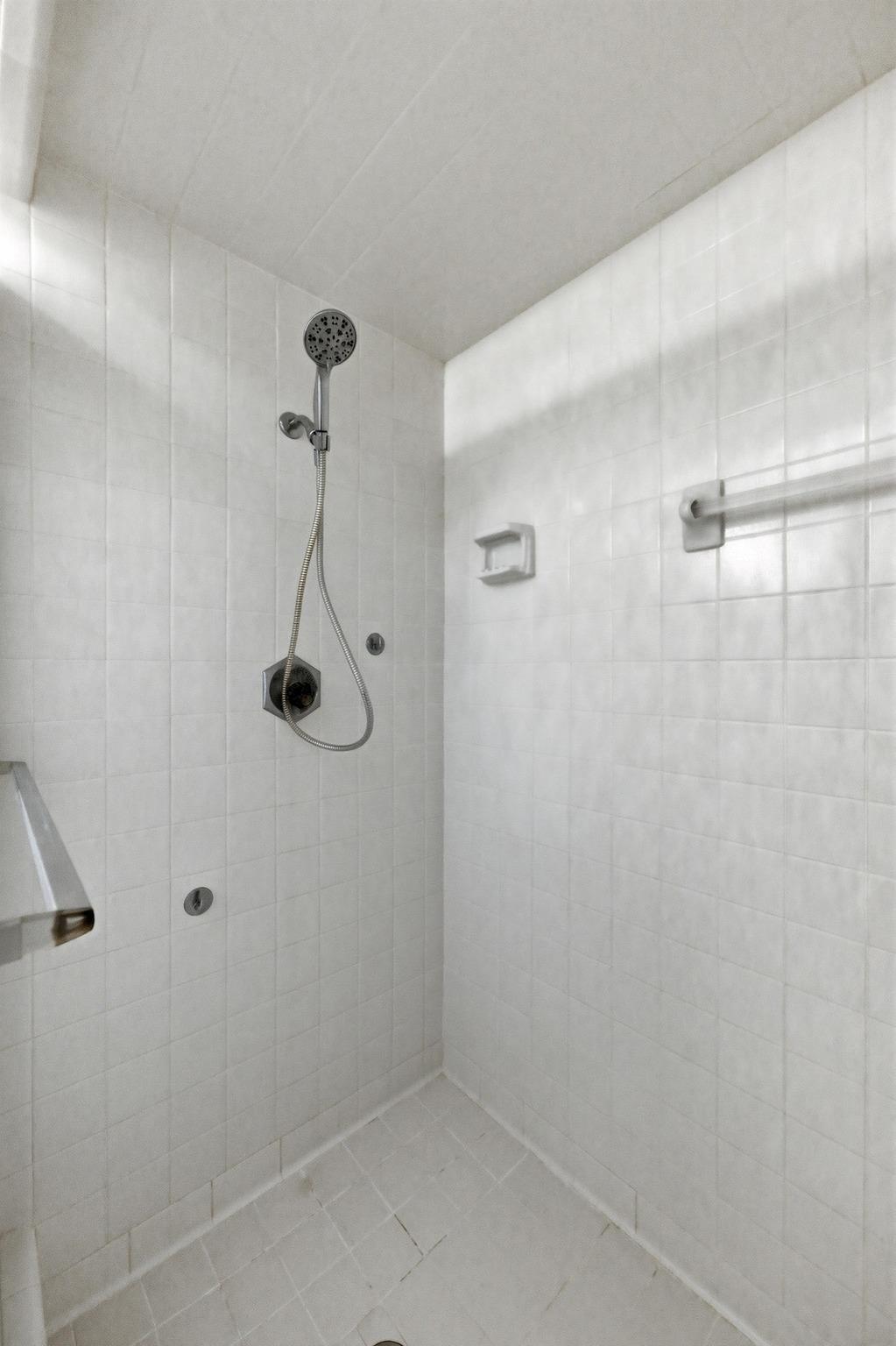 203 Broadmoor Dr, Fredericksburg, TX 78624