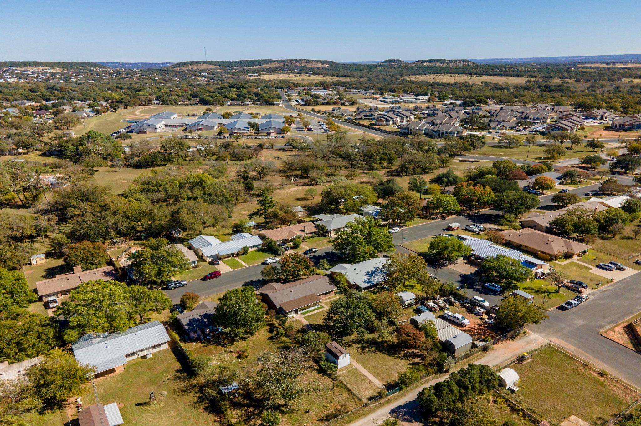 203 Broadmoor Dr, Fredericksburg, TX 78624