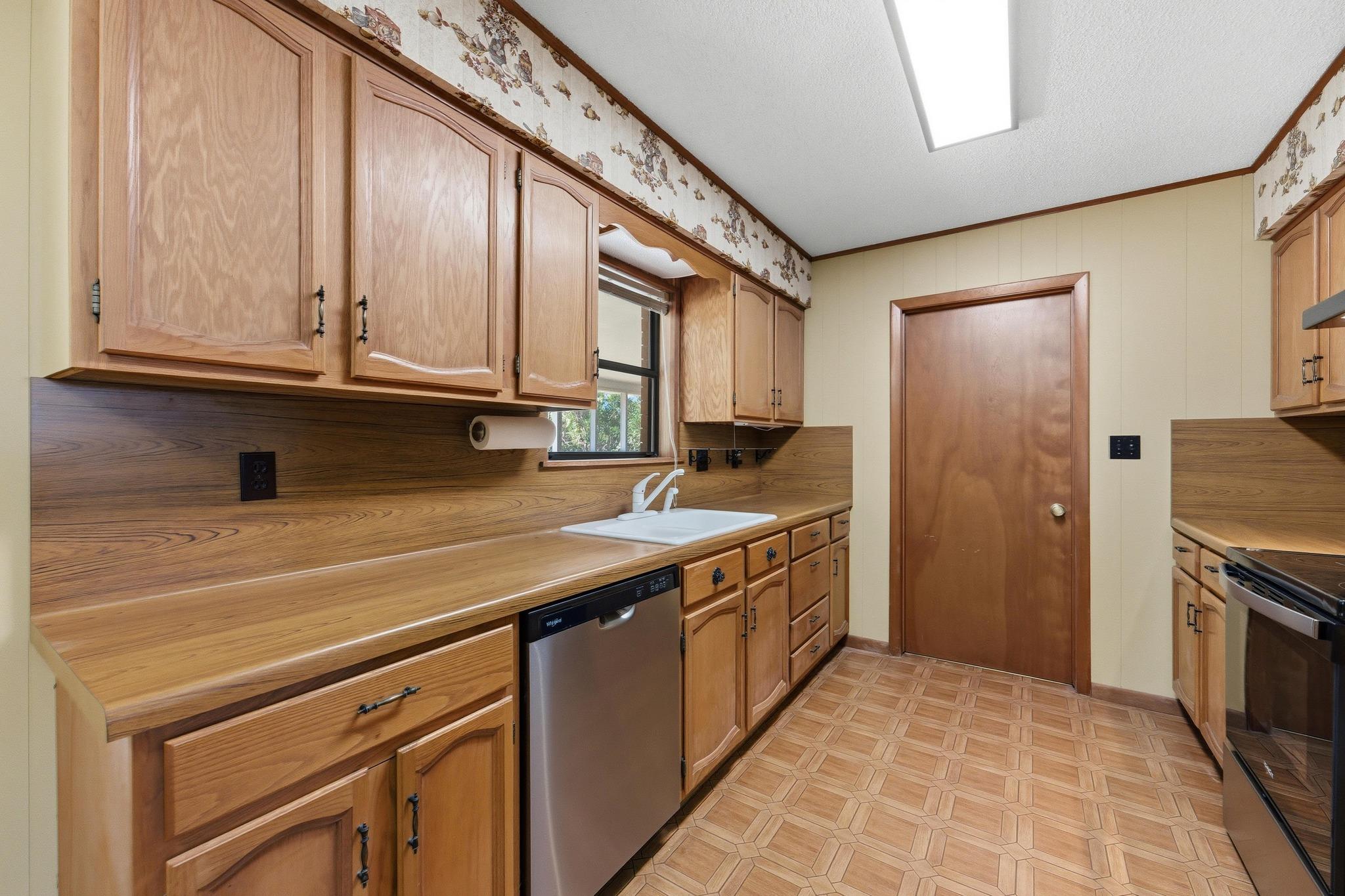 203 Broadmoor Dr, Fredericksburg, TX 78624