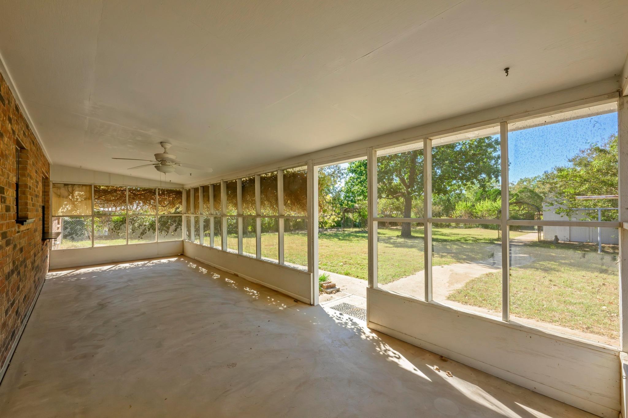 203 Broadmoor Dr, Fredericksburg, TX 78624