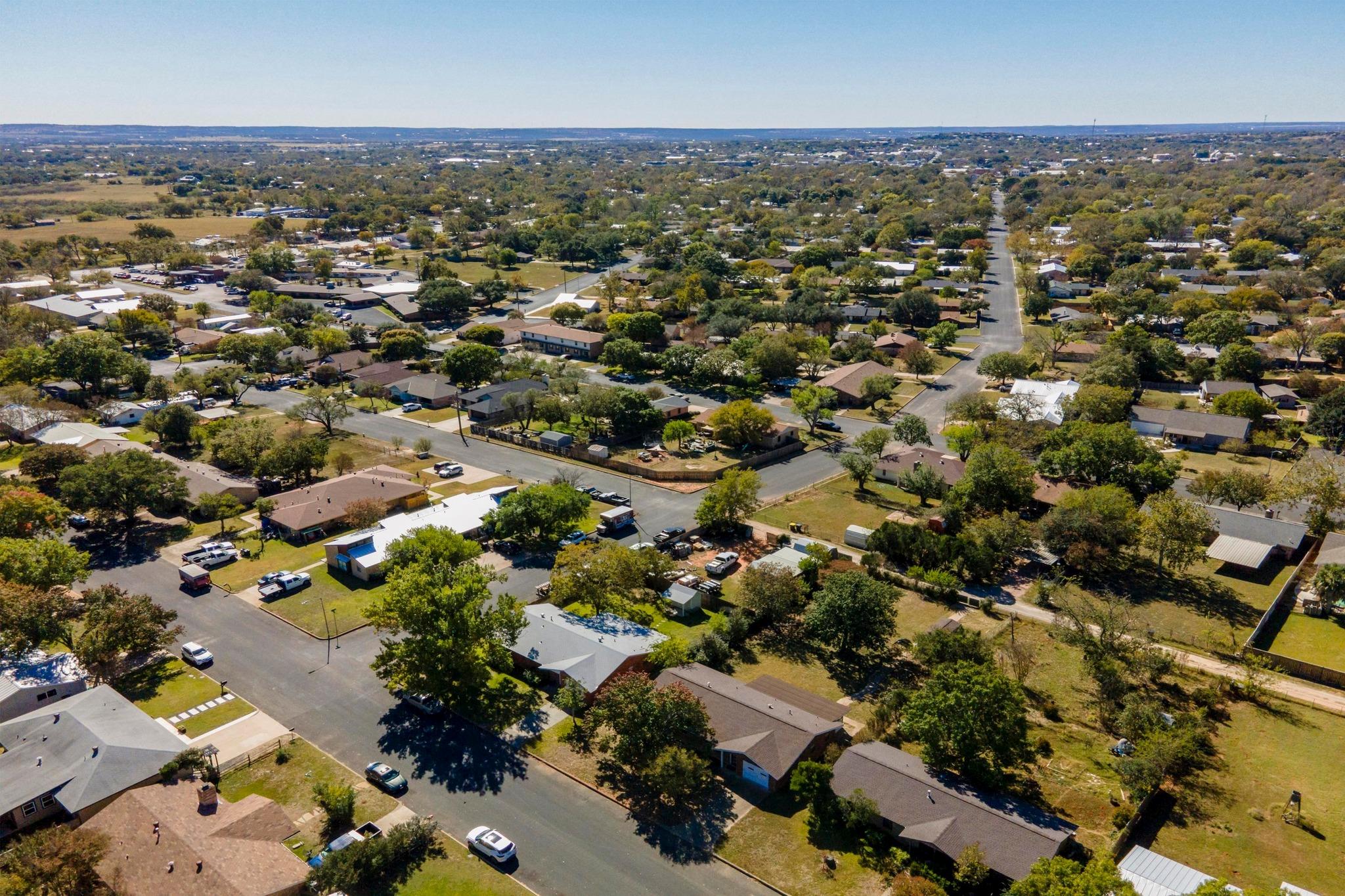 203 Broadmoor Dr, Fredericksburg, TX 78624