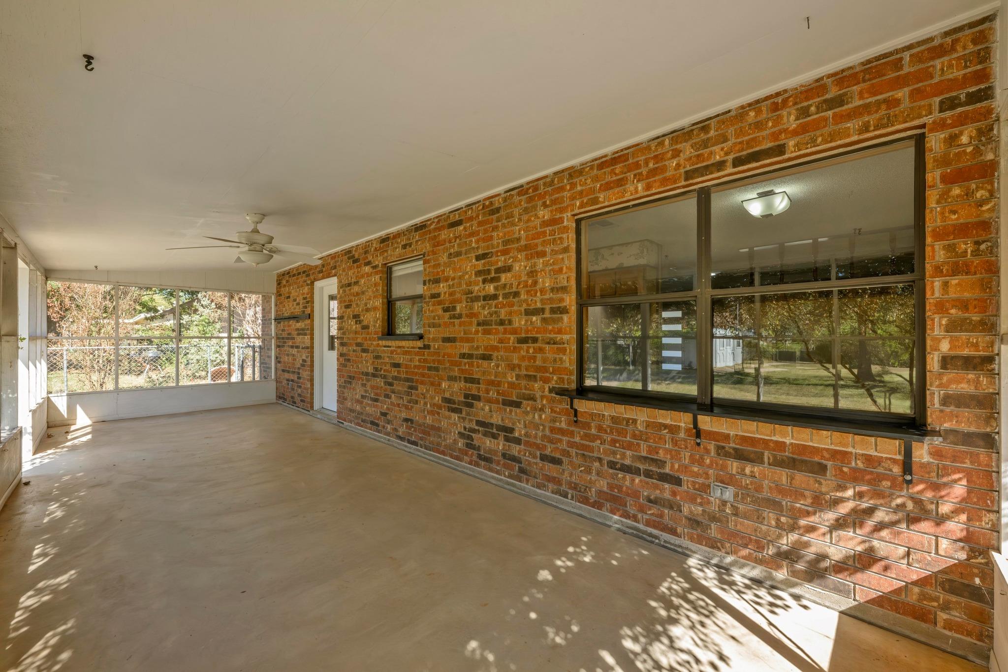 203 Broadmoor Dr, Fredericksburg, TX 78624