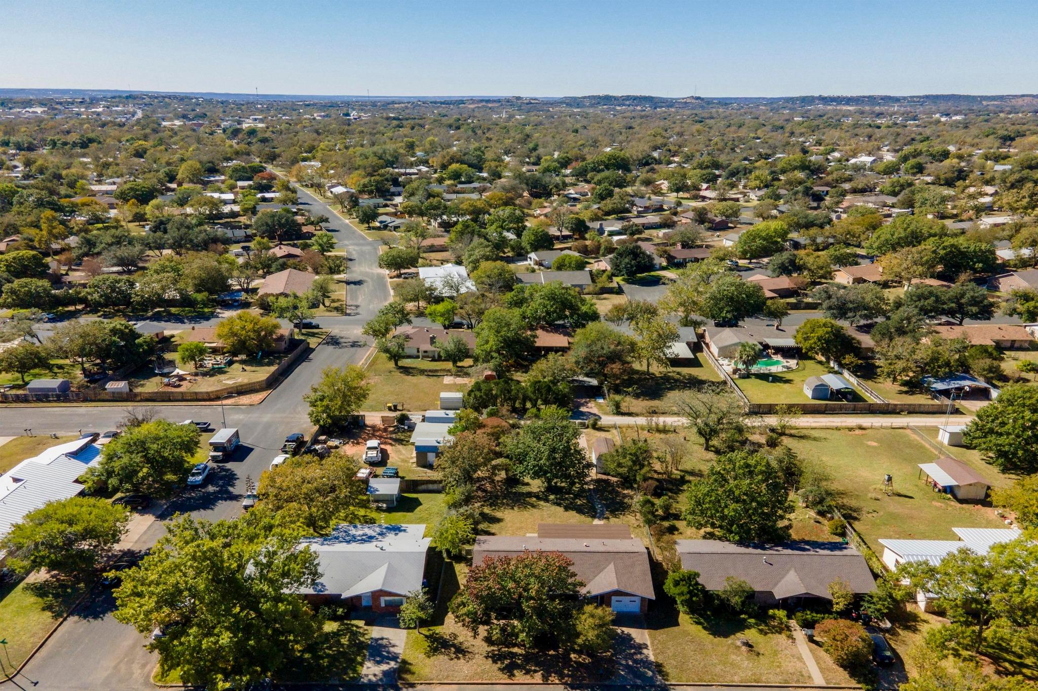 203 Broadmoor Dr, Fredericksburg, TX 78624