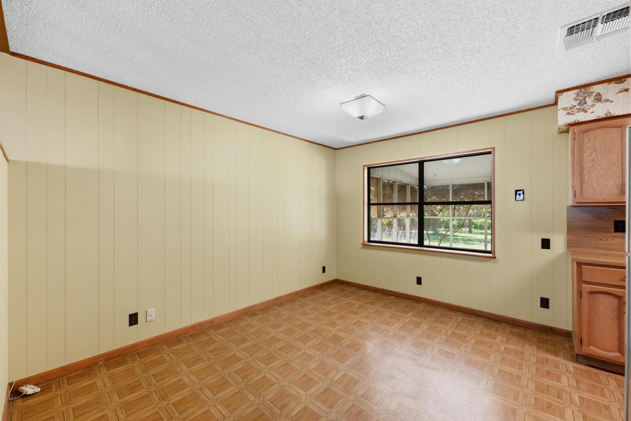 203 Broadmoor Dr, Fredericksburg, TX 78624