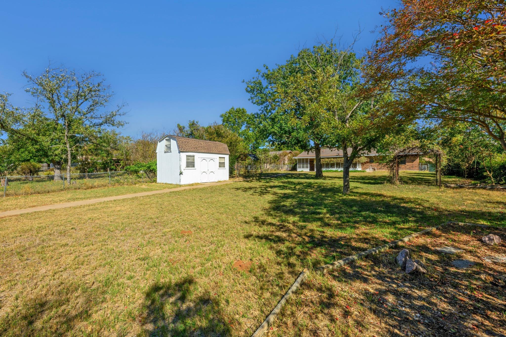 203 Broadmoor Dr, Fredericksburg, TX 78624