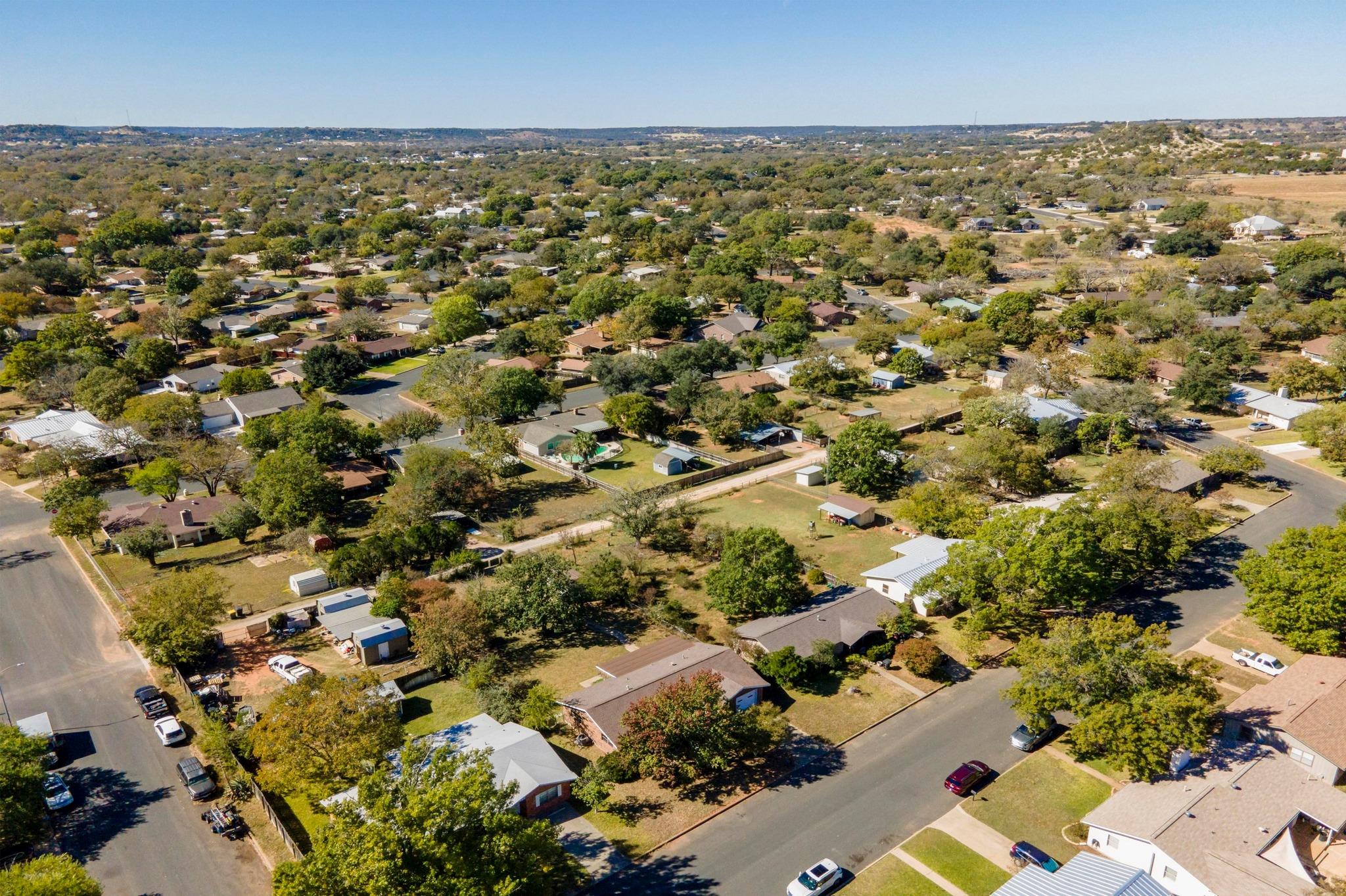 203 Broadmoor Dr, Fredericksburg, TX 78624