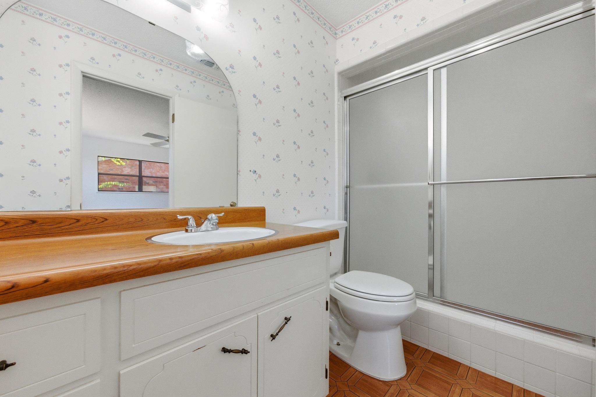 203 Broadmoor Dr, Fredericksburg, TX 78624