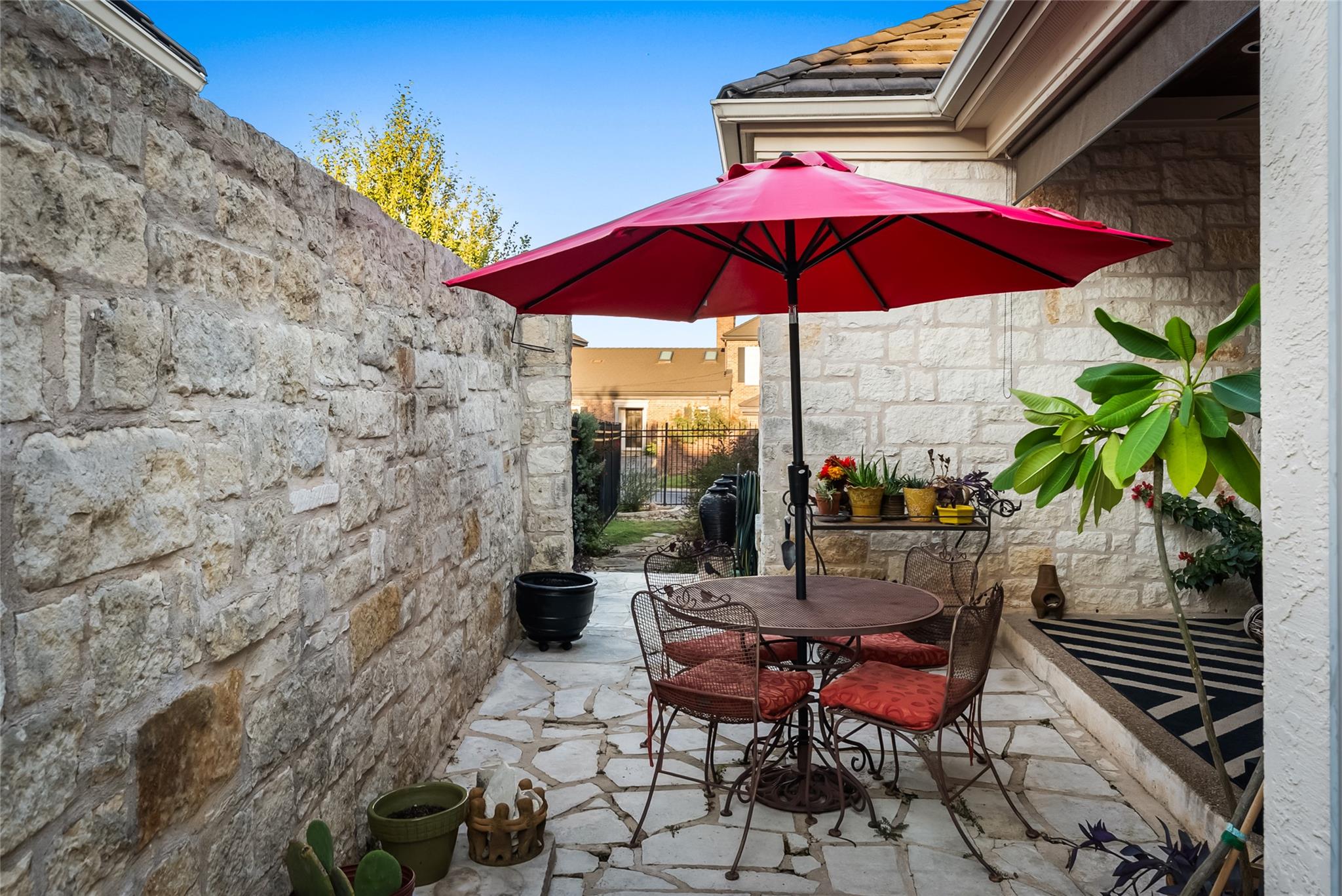 2 Tournament Way, The Hills, TX 78738