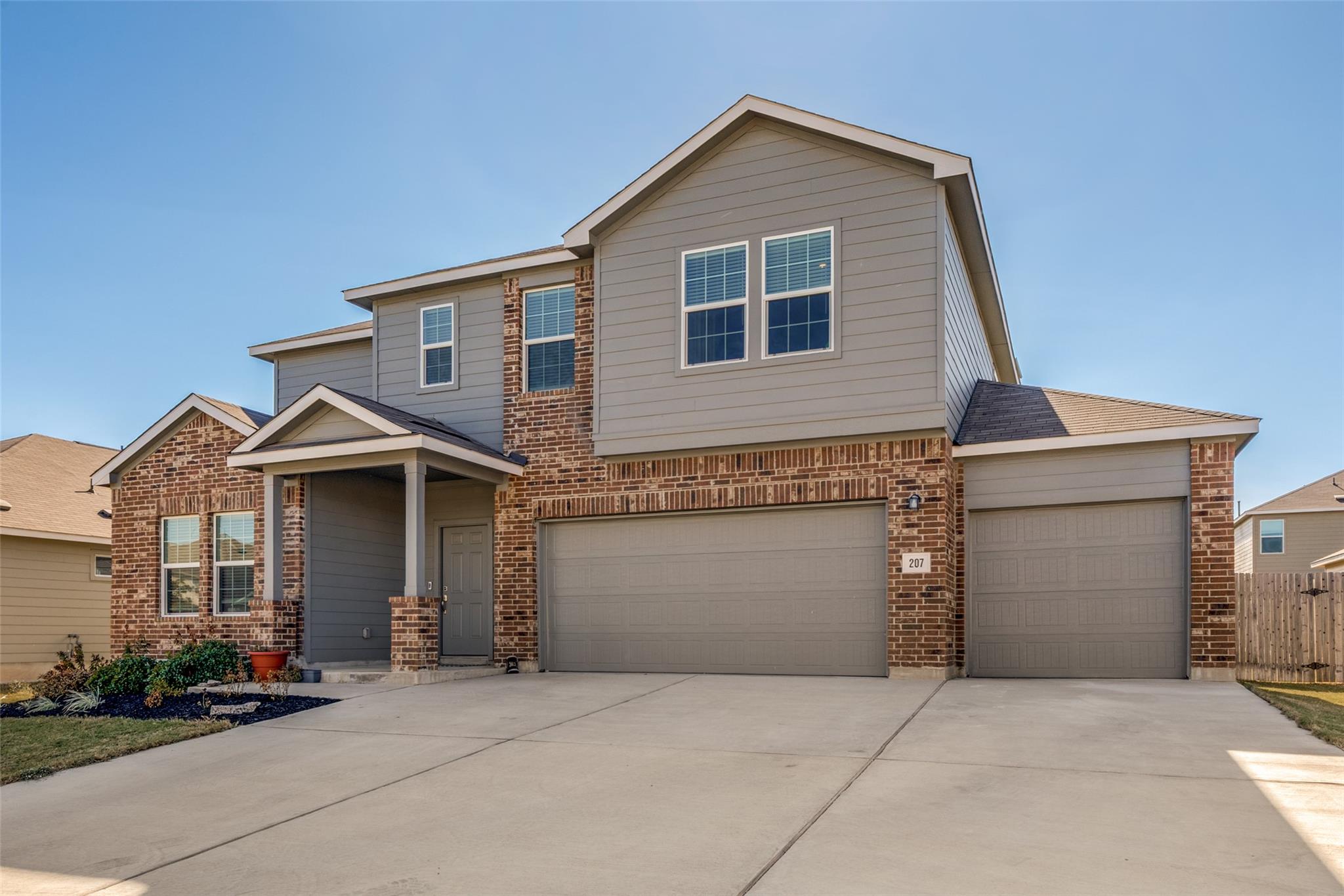 207 Otter Rd, Kyle, TX 78640