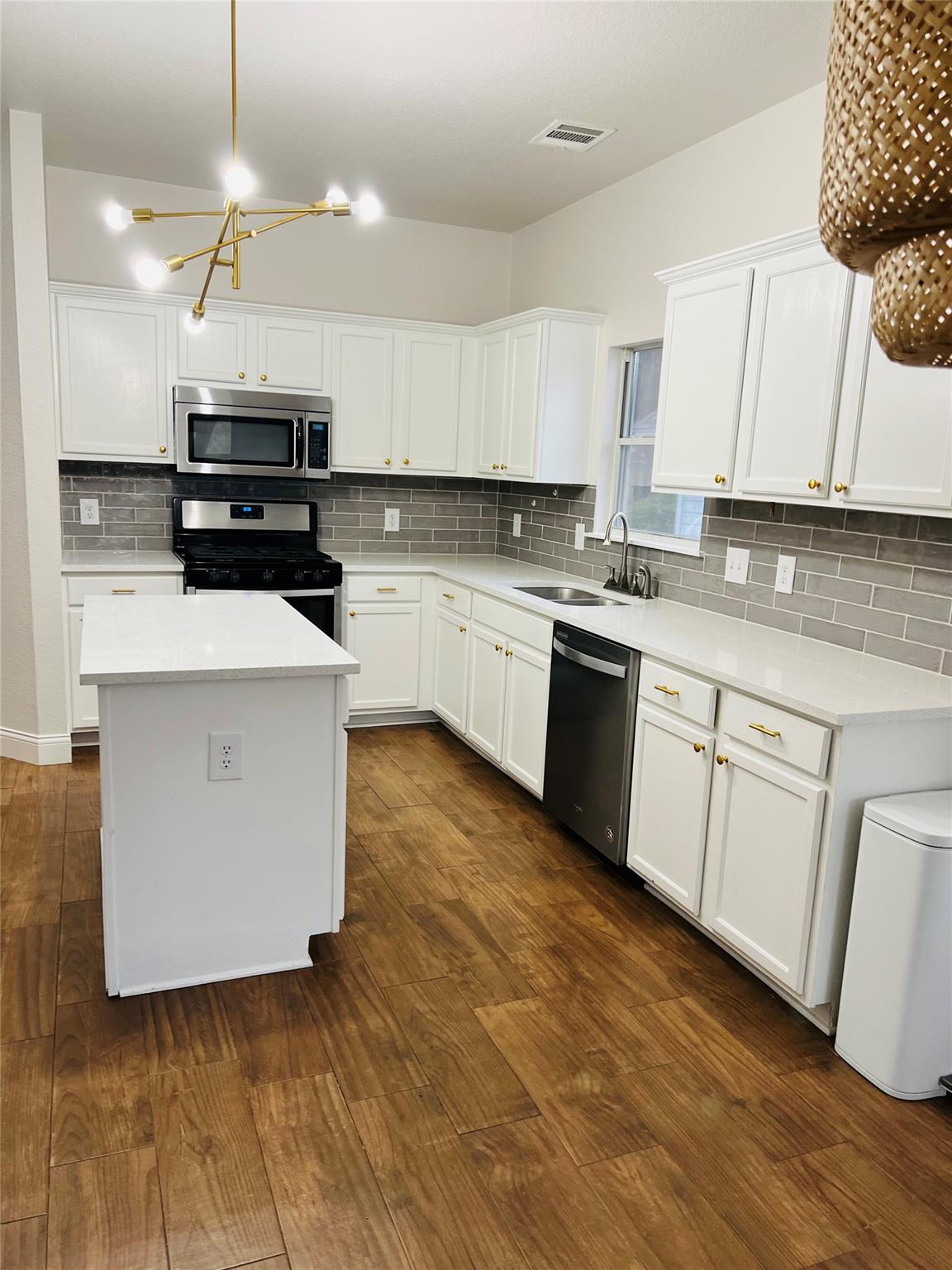 728 Sampson, Kyle, TX 78640