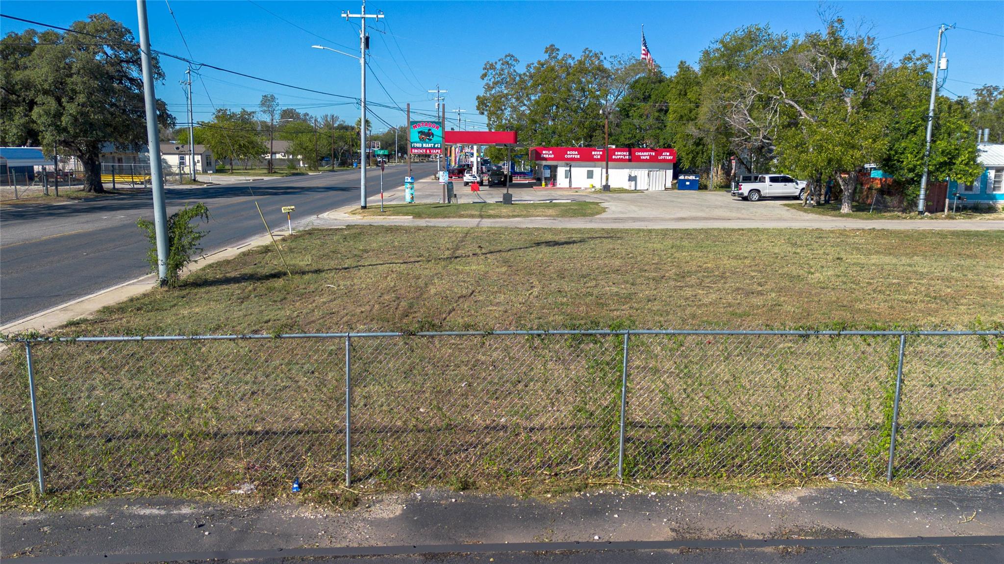 784 W Court St, Seguin, TX 78155