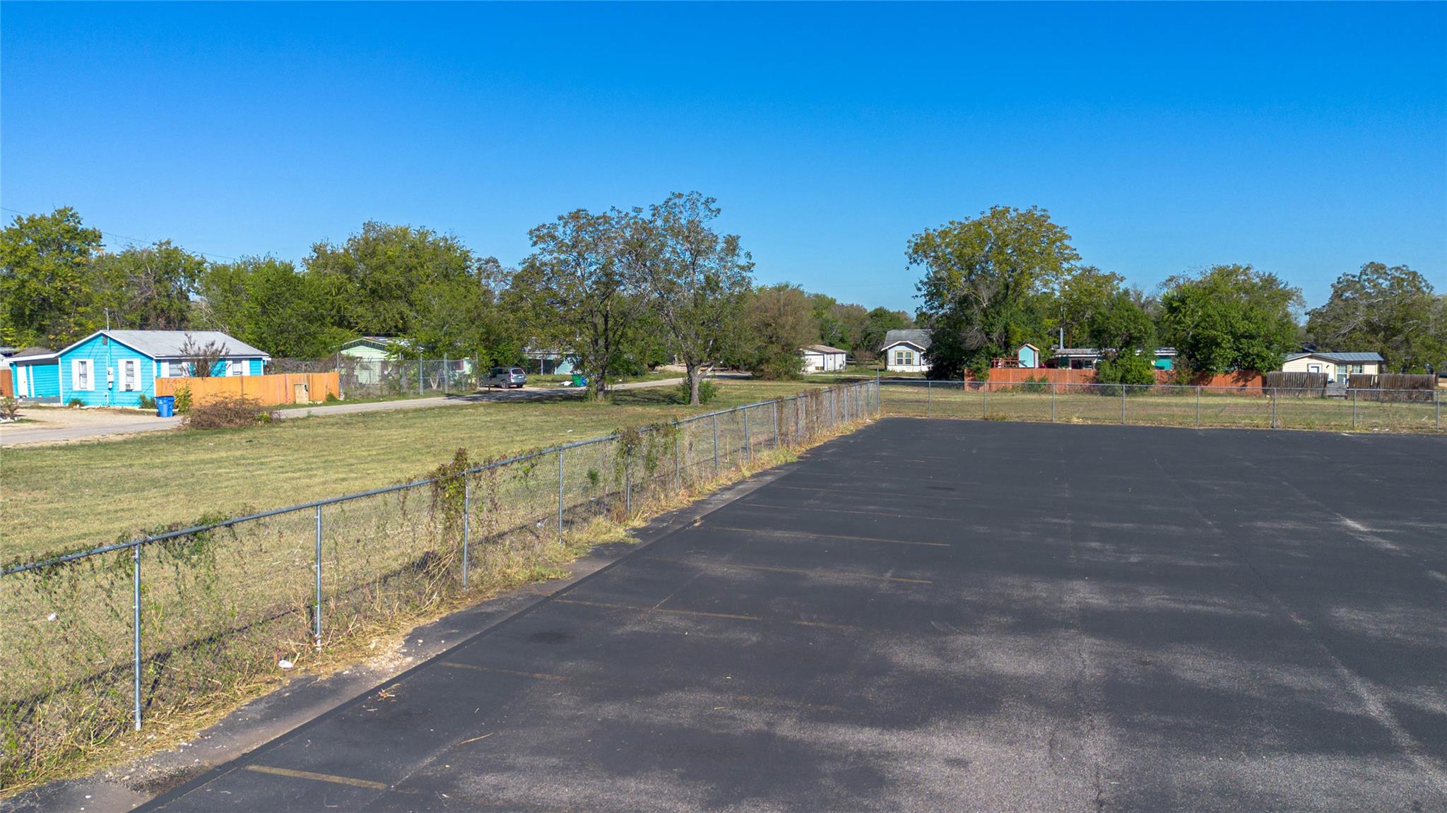 784 W Court St, Seguin, TX 78155