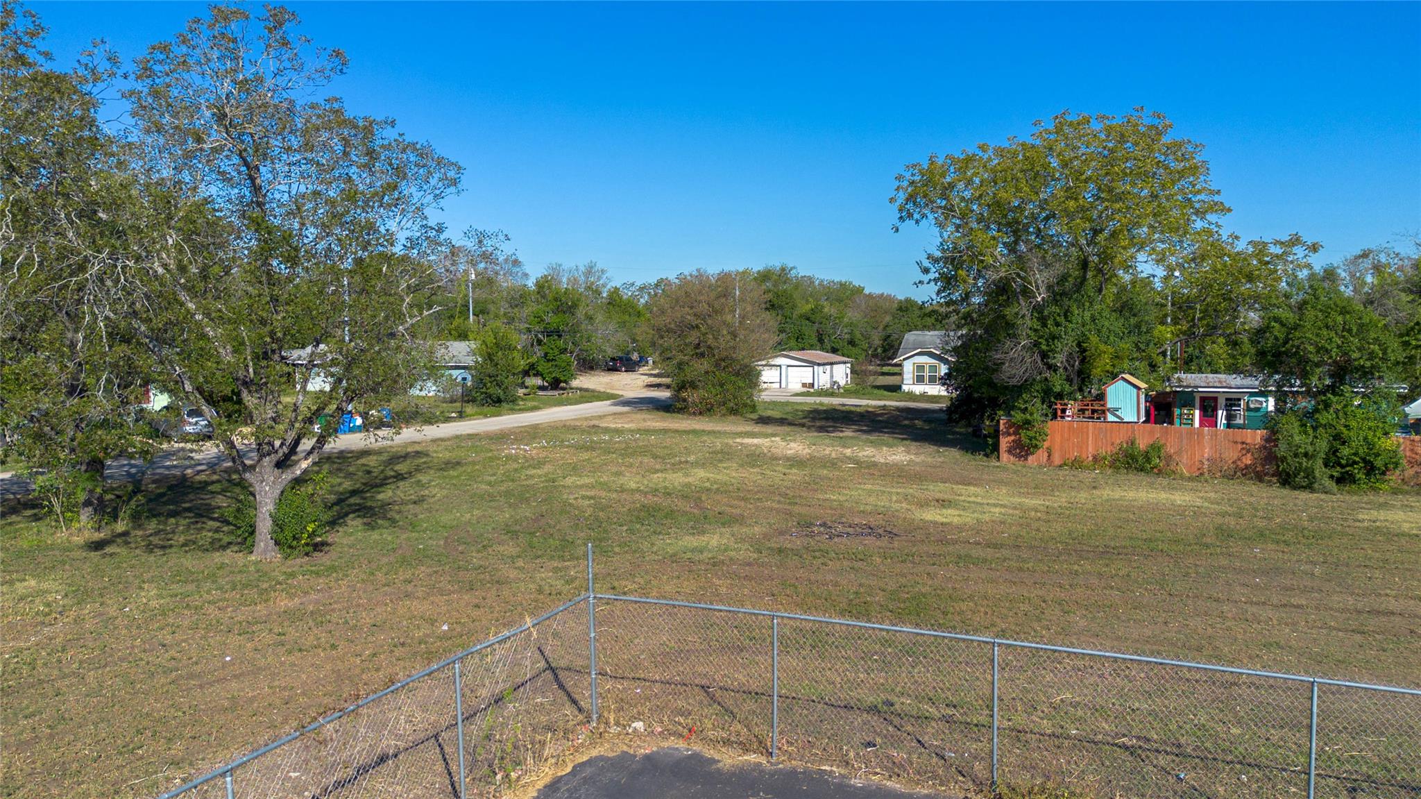 784 W Court St, Seguin, TX 78155