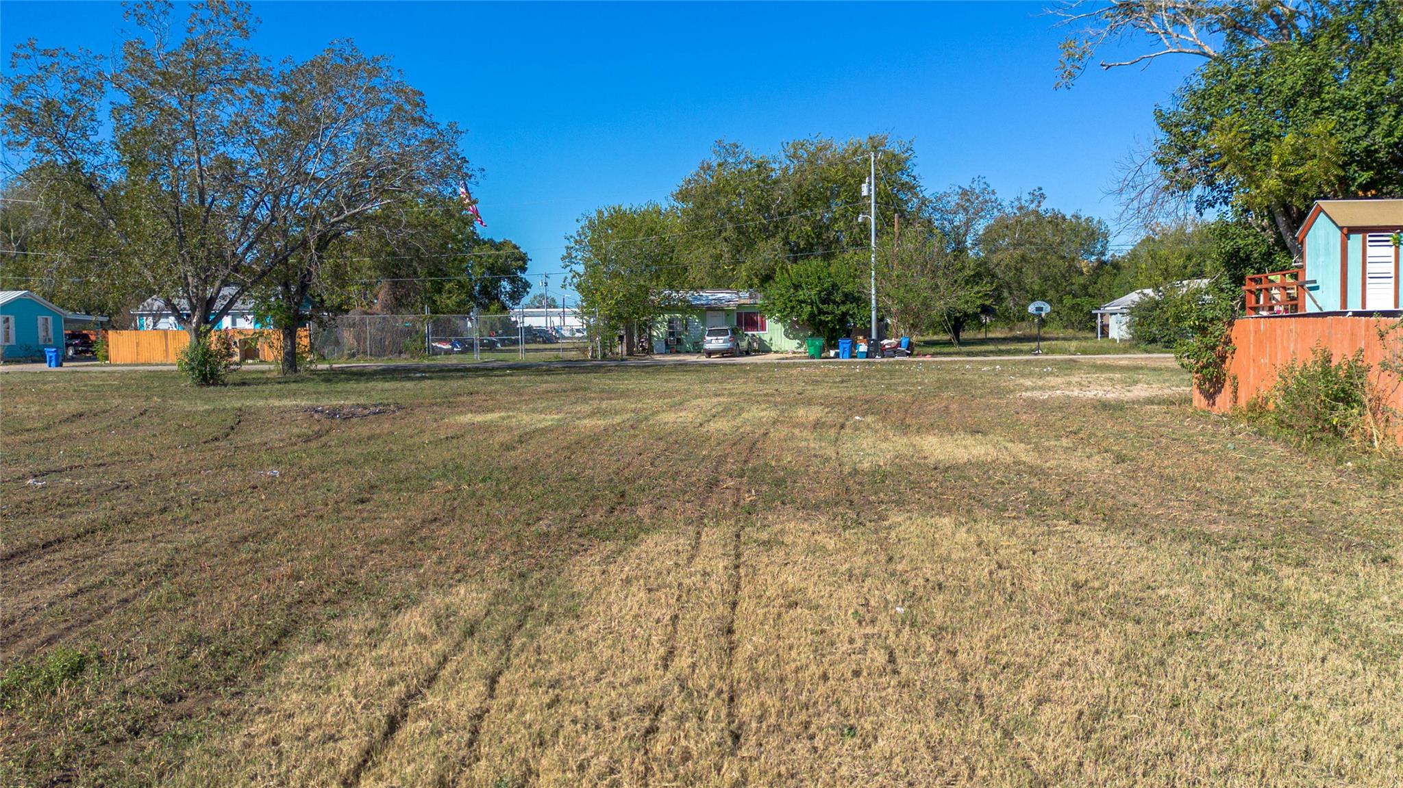784 W Court St, Seguin, TX 78155