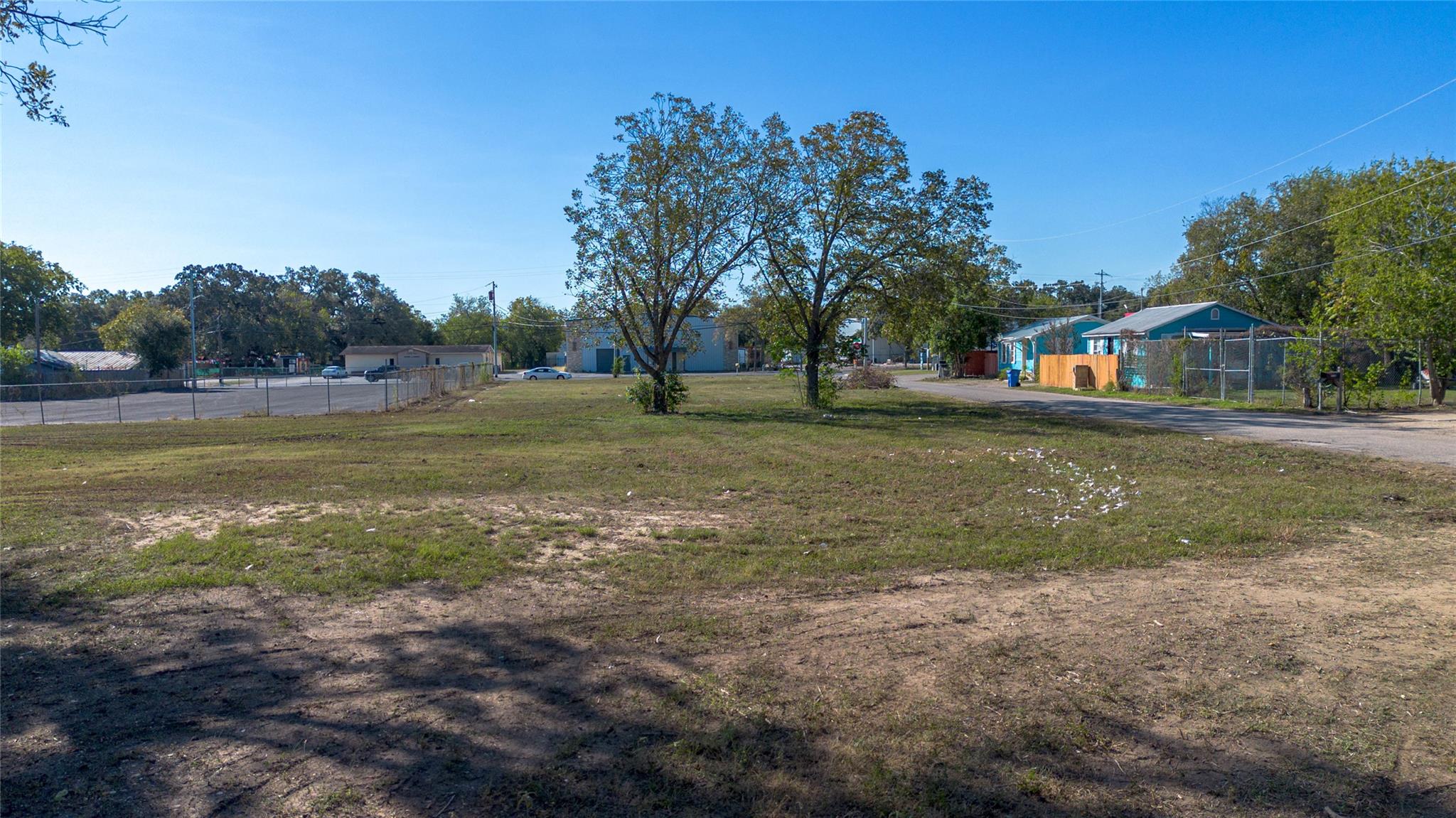 784 W Court St, Seguin, TX 78155