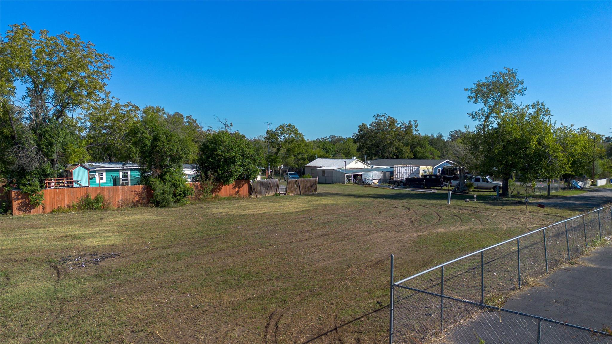 784 W Court St, Seguin, TX 78155
