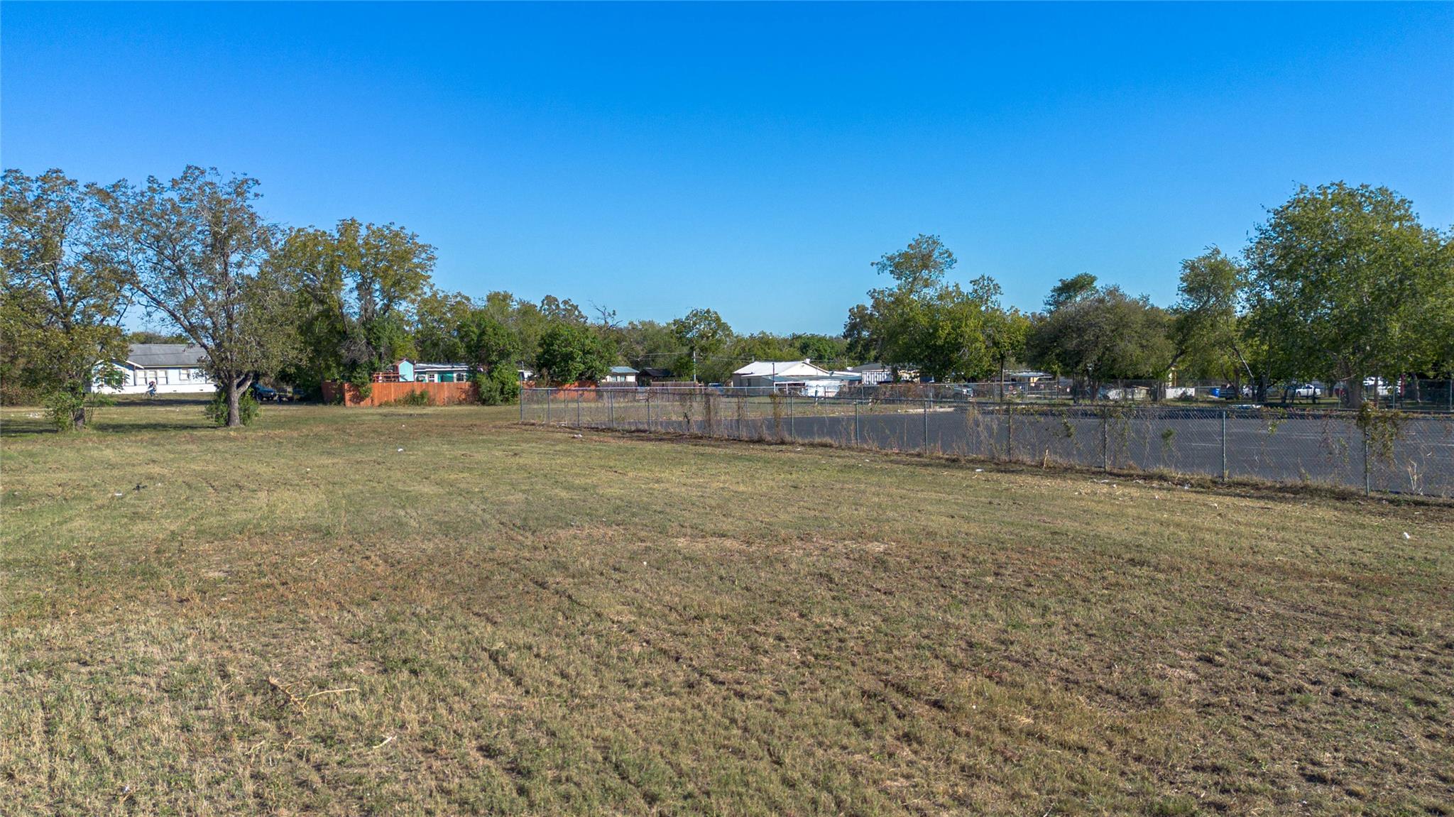 784 W Court St, Seguin, TX 78155