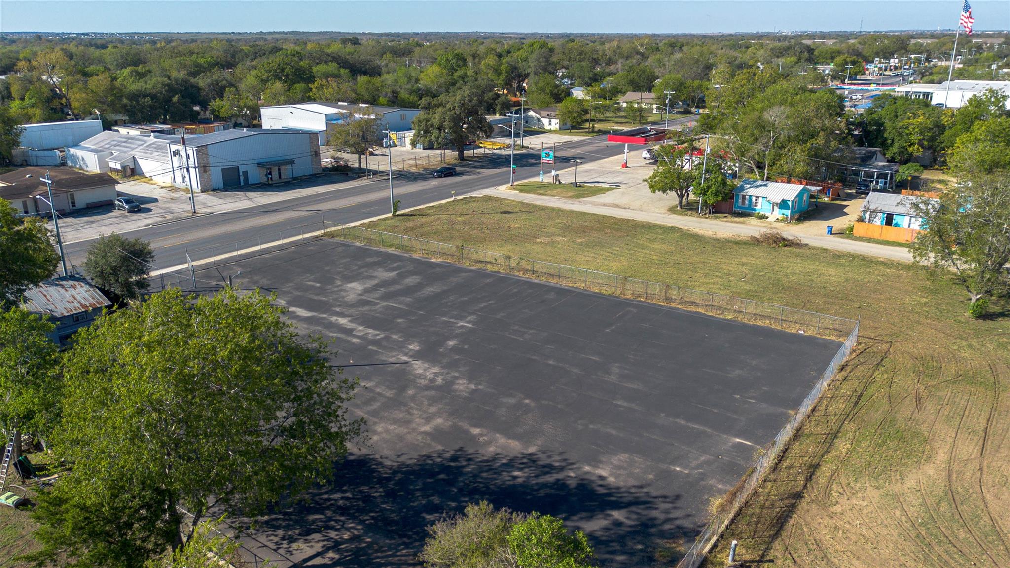 784 W Court St, Seguin, TX 78155