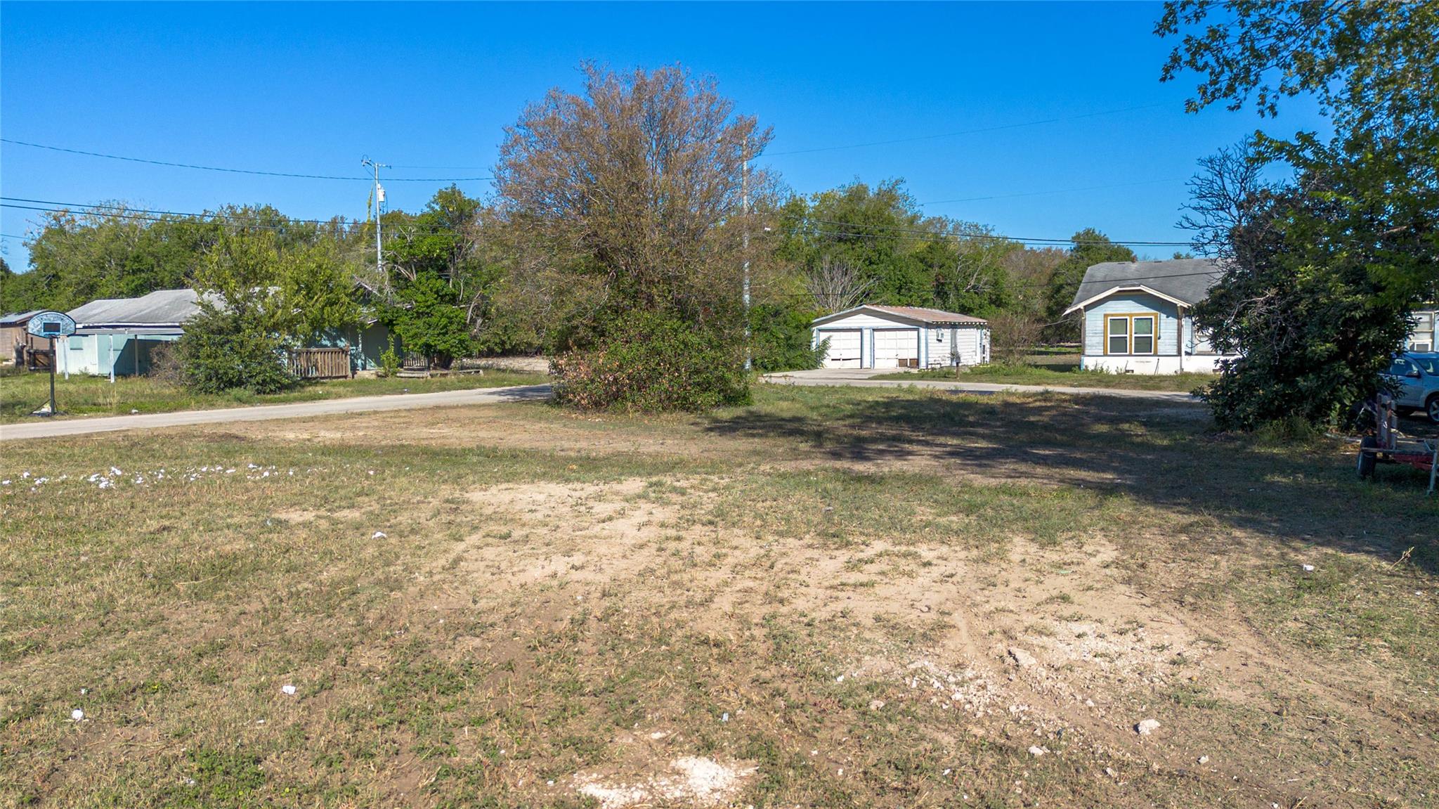 784 W Court St, Seguin, TX 78155