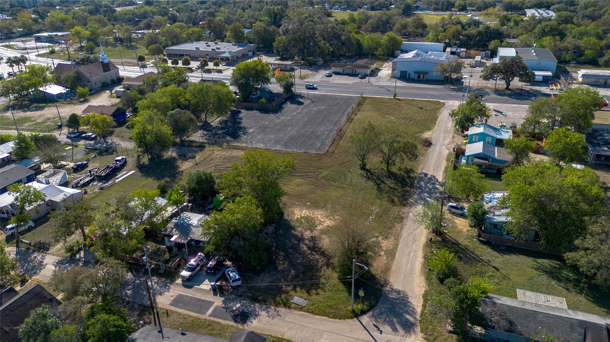 784 W Court St, Seguin, TX 78155