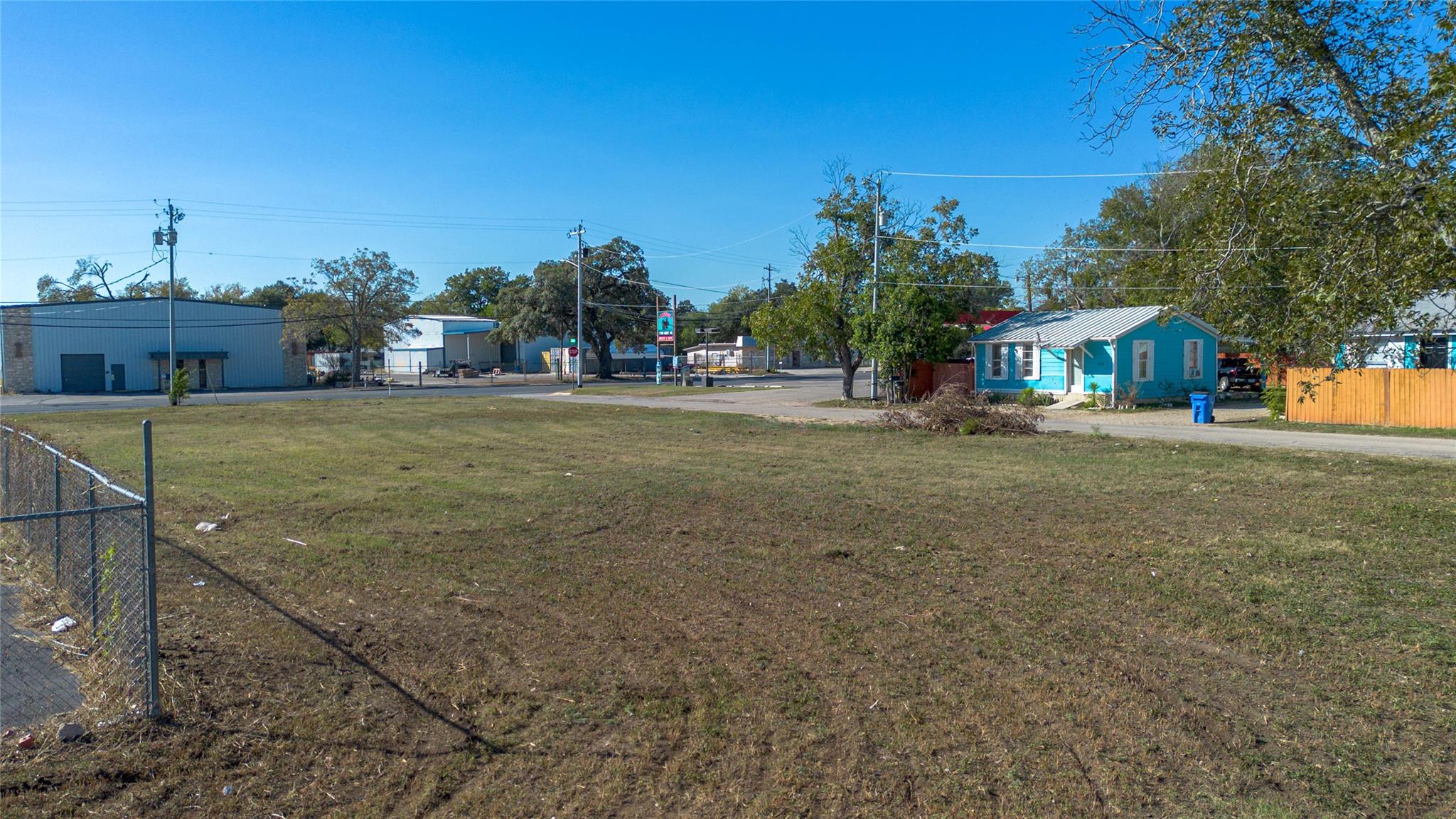 784 W Court St, Seguin, TX 78155