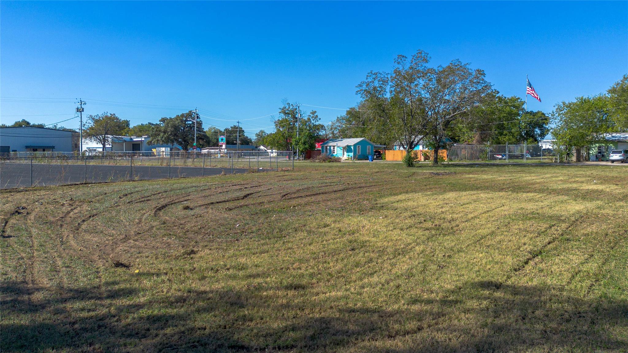 784 W Court St, Seguin, TX 78155