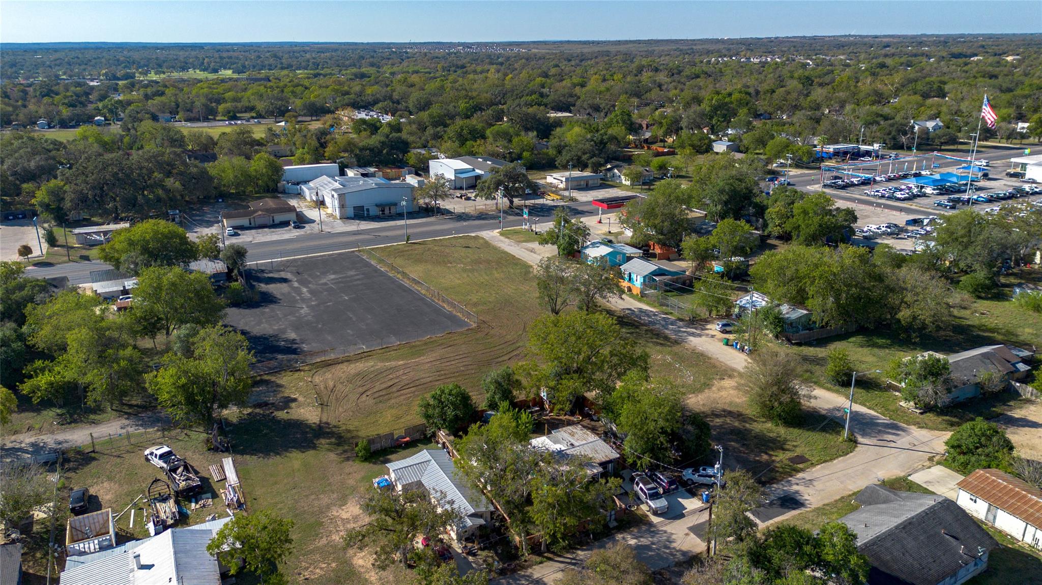 784 W Court St, Seguin, TX 78155