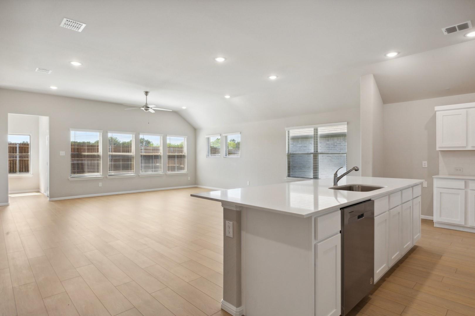 118 Mandeville Dr, Hutto, TX 78634