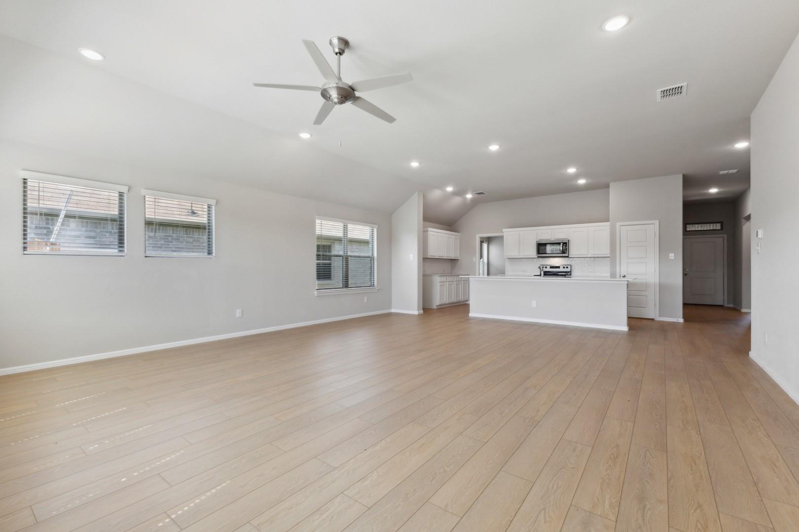 200 Mandeville Dr, Hutto, TX 78634