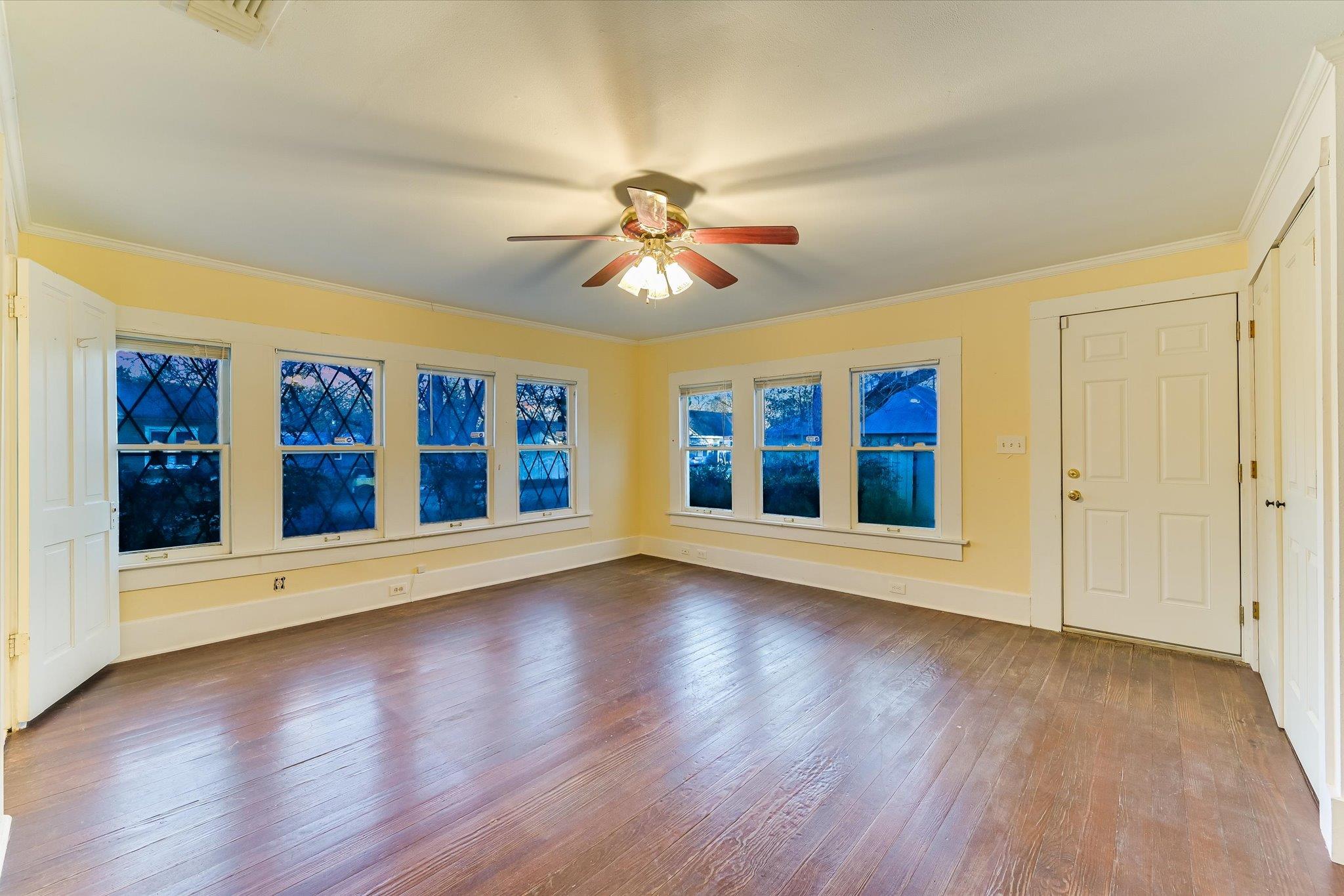 306 Garwood St, Smithville, TX 78957