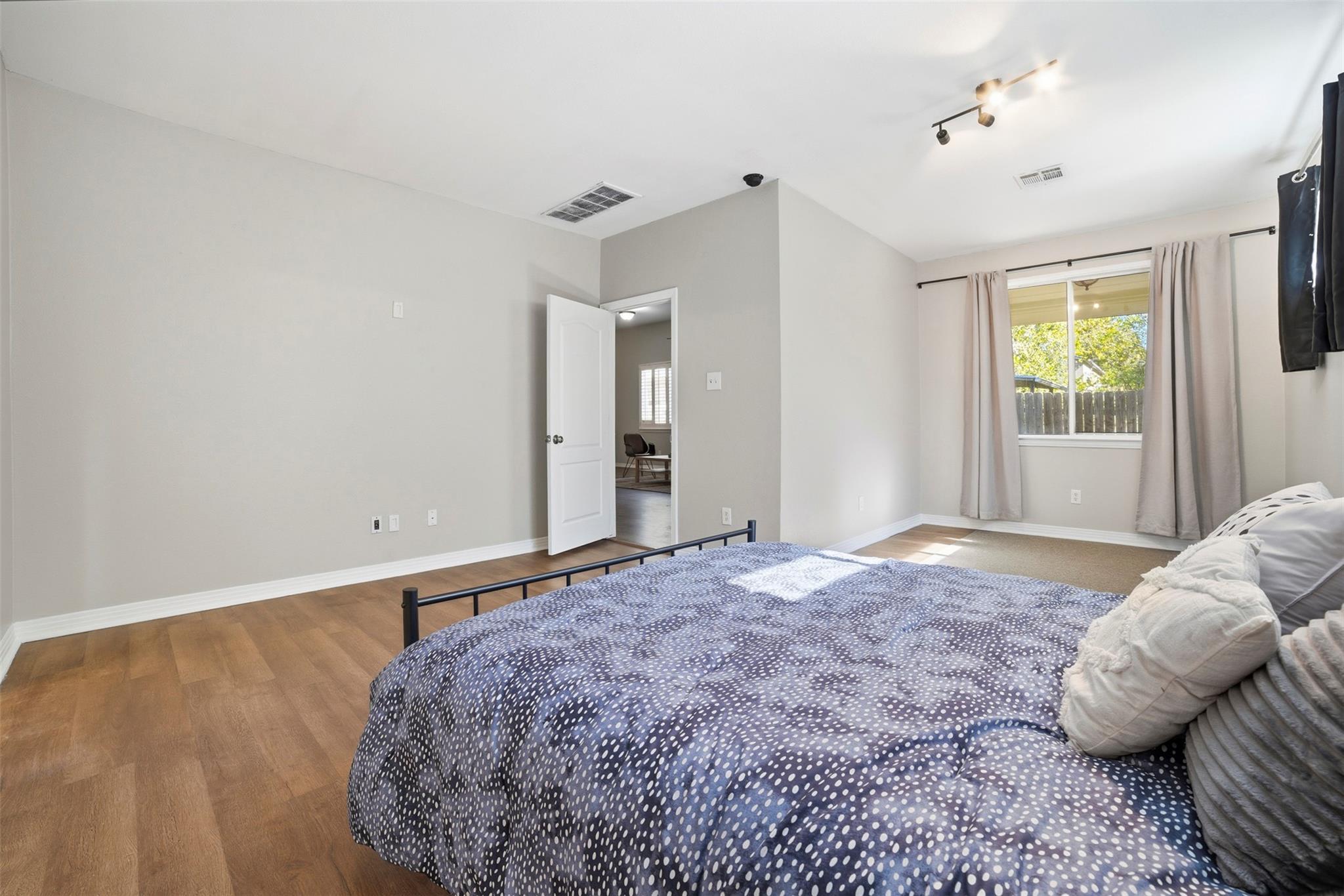 409 E Austin Ave, Round Rock, TX 78664