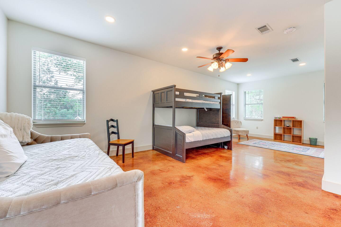 500 Deer Creek Dr, San Marcos, TX 78666