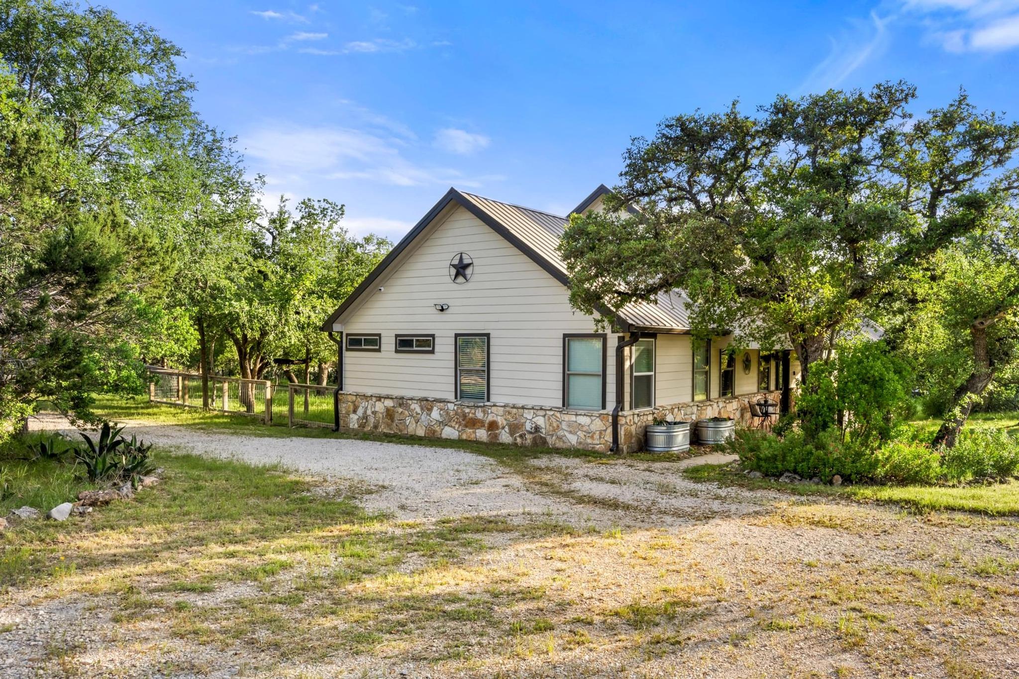 500 Deer Creek Dr, San Marcos, TX 78666