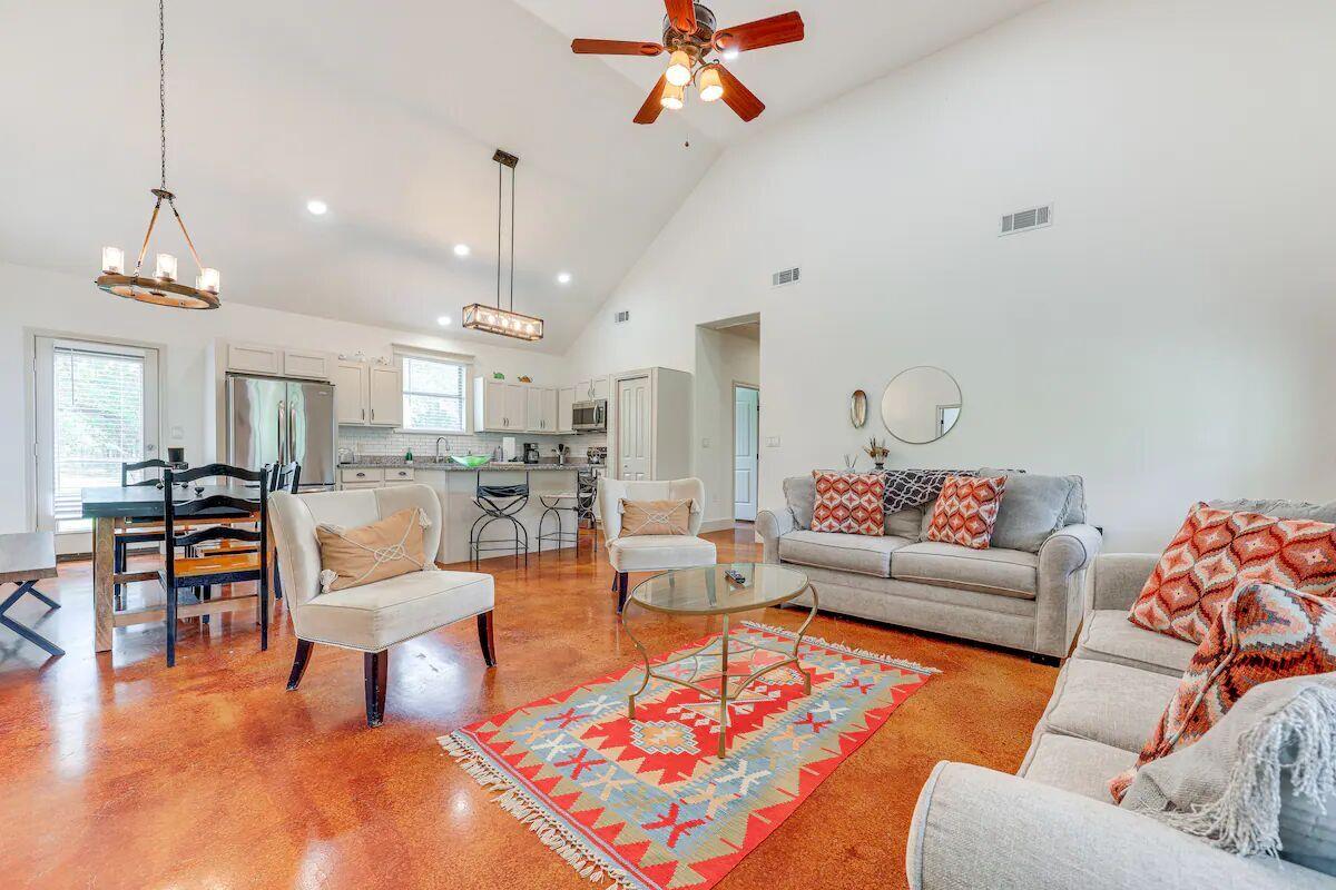 500 Deer Creek Dr, San Marcos, TX 78666