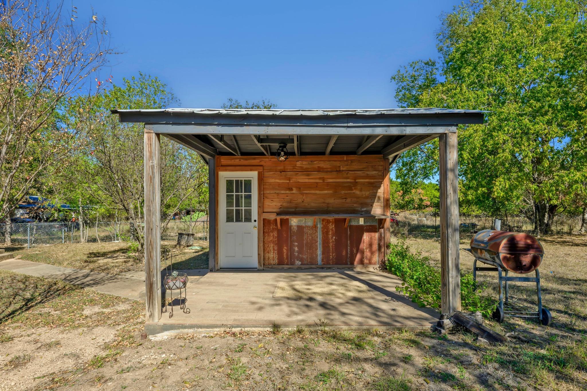 802 N Avenue N, Johnson City, TX 78636