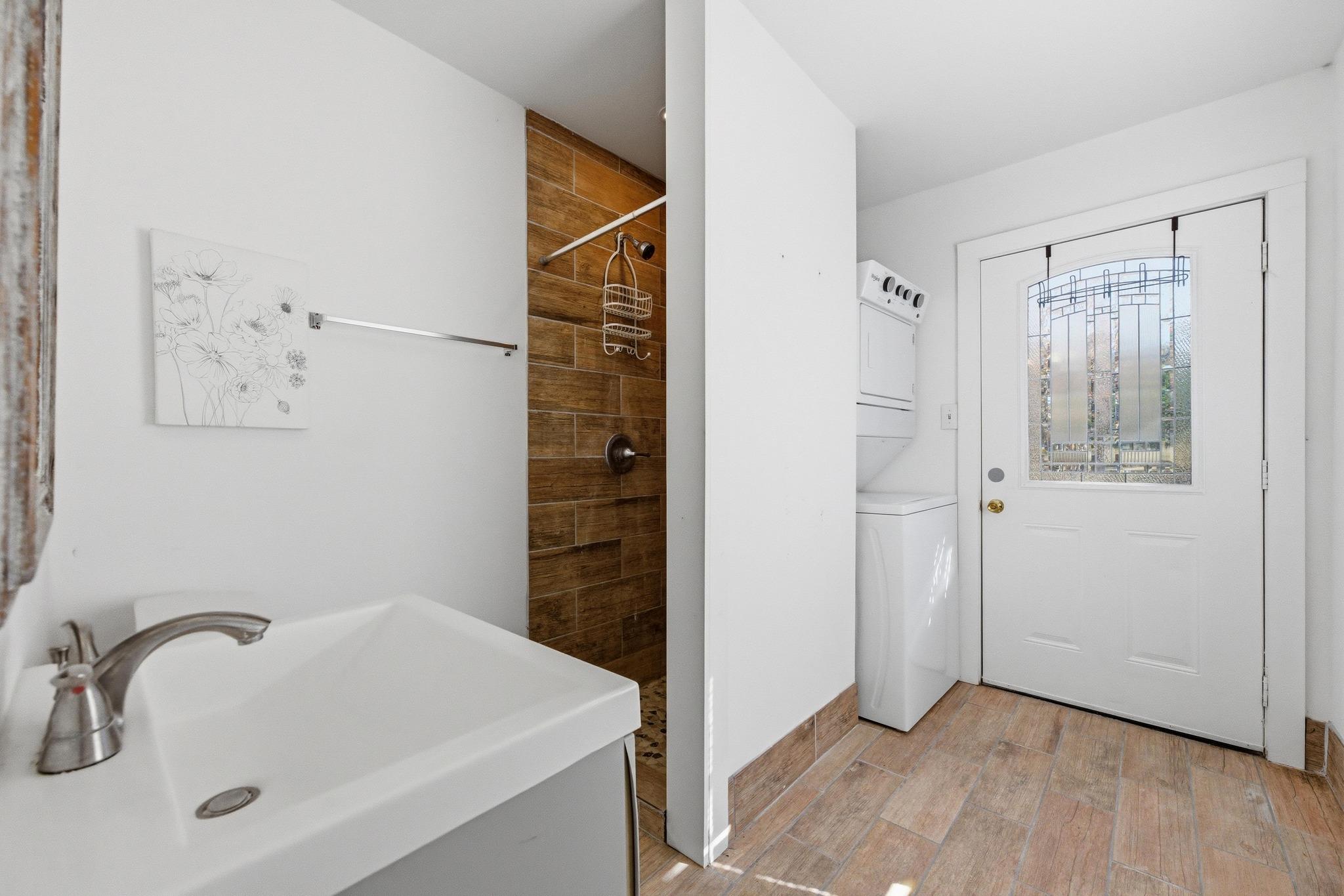 802 N Avenue N, Johnson City, TX 78636