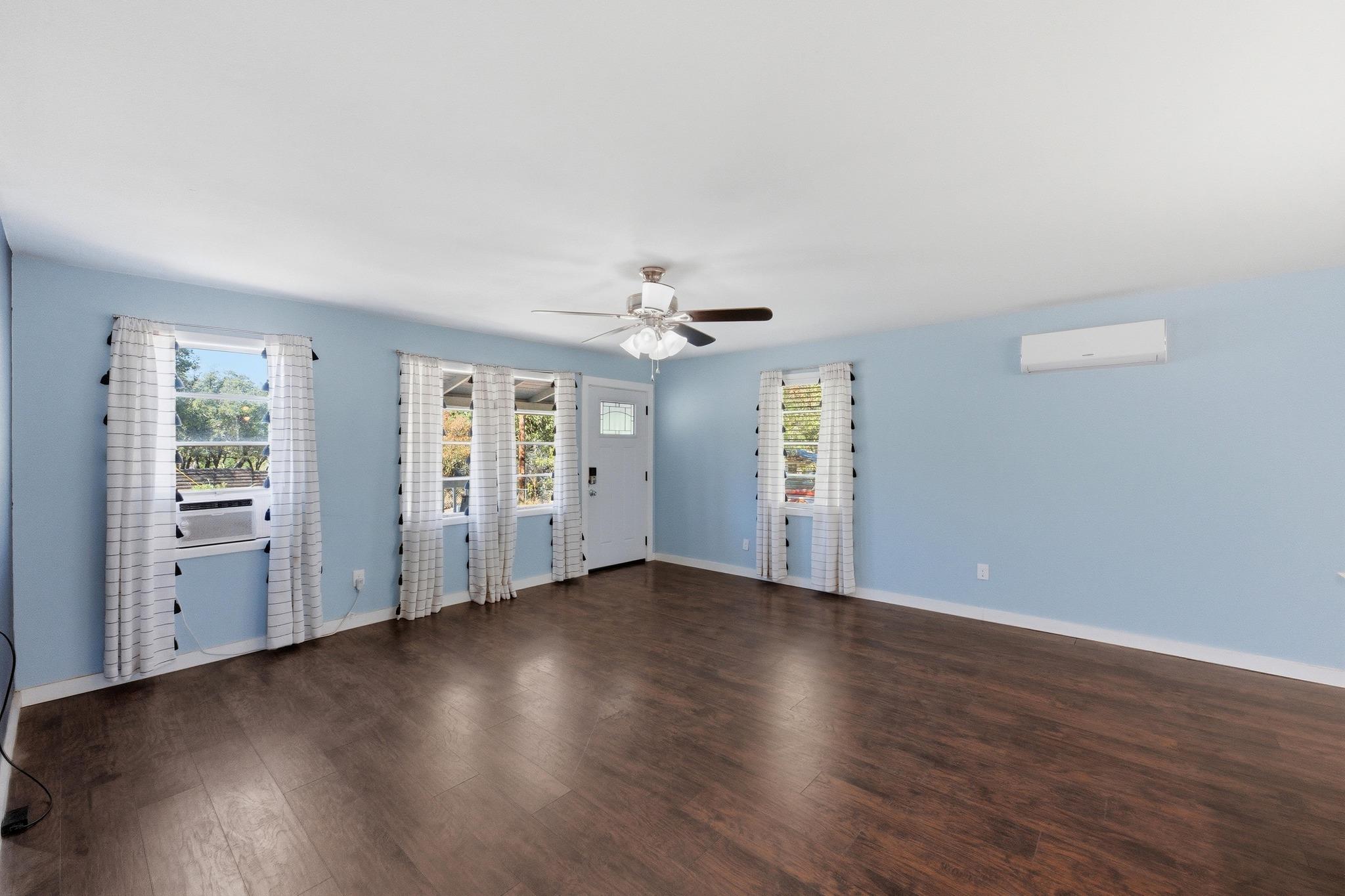 802 N Avenue N, Johnson City, TX 78636