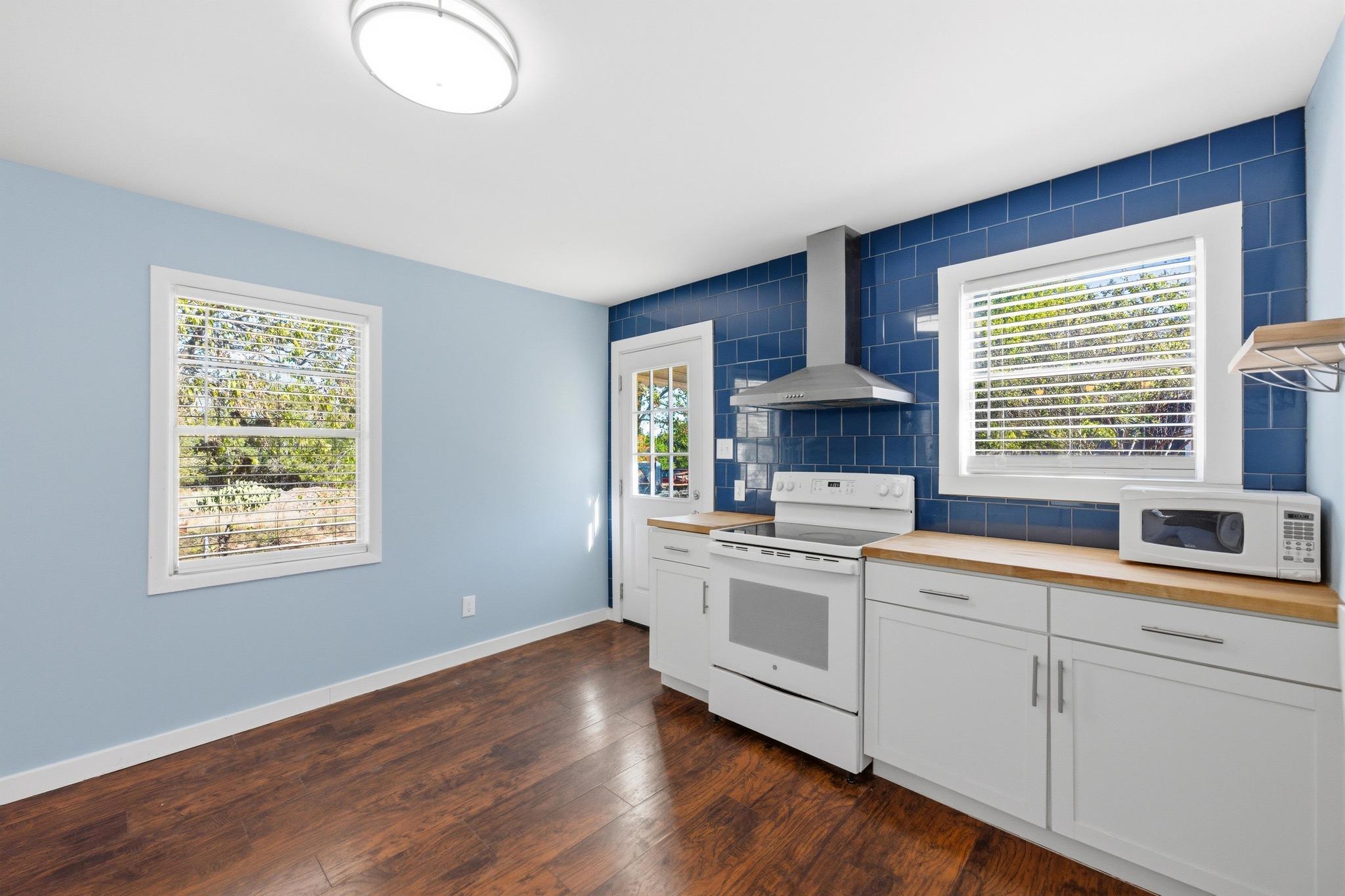 802 N Avenue N, Johnson City, TX 78636