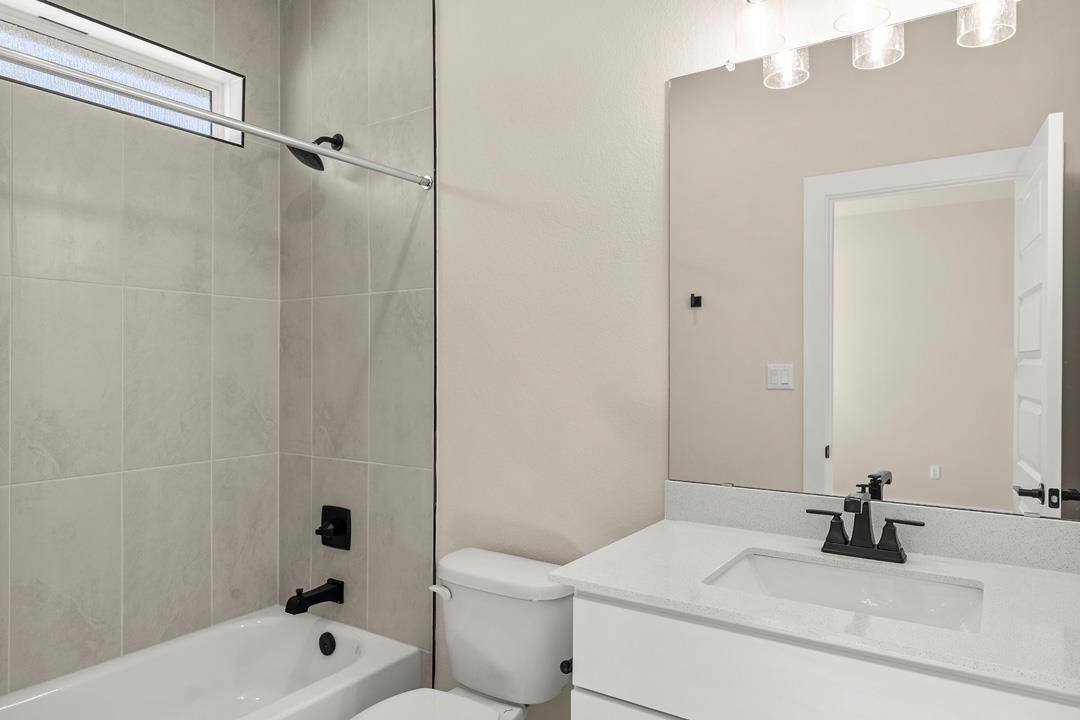 1174 North Roger Hanks Parkway, Dripping Springs, TX 78620