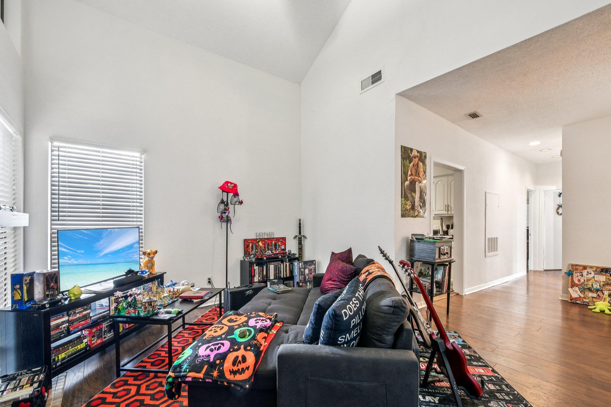 1910 Robbins Pl # 301, Austin, TX 78705