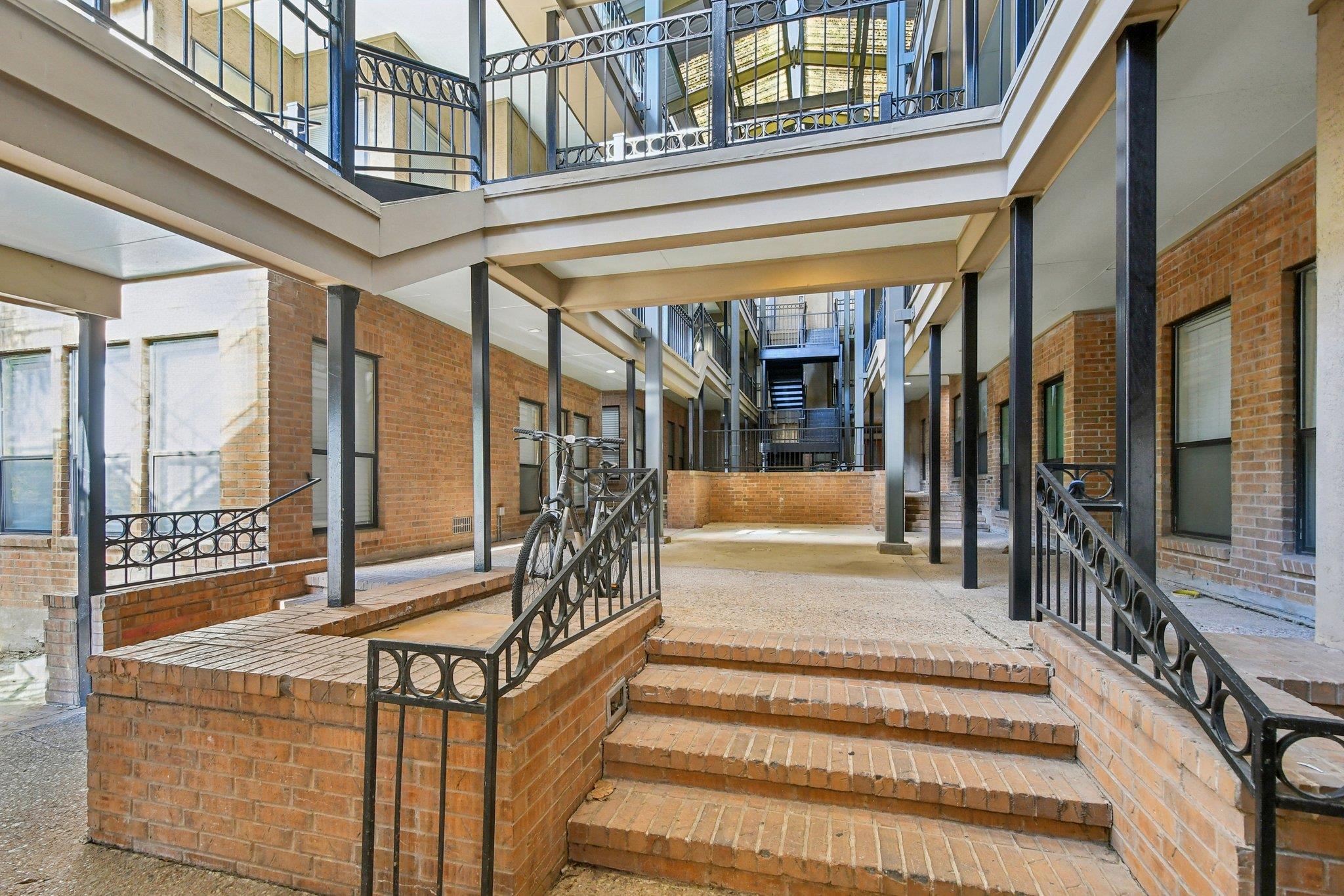 1910 Robbins Pl # 301, Austin, TX 78705