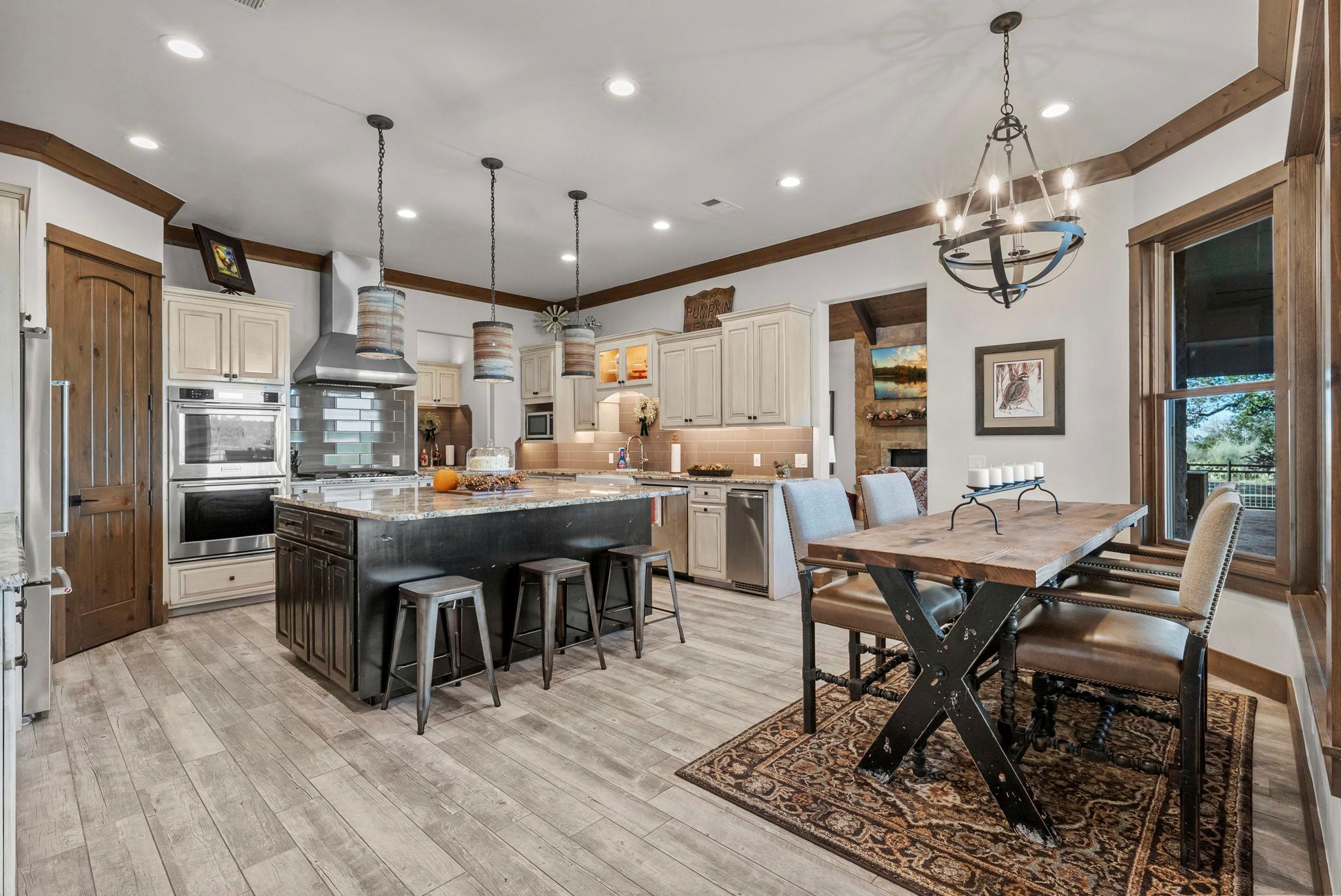 901 Crown Ln, Burnet, TX 78611