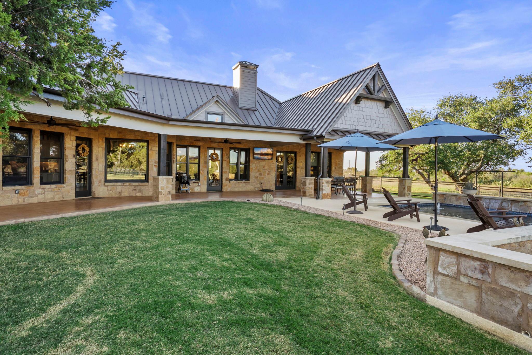 901 Crown Ln, Burnet, TX 78611