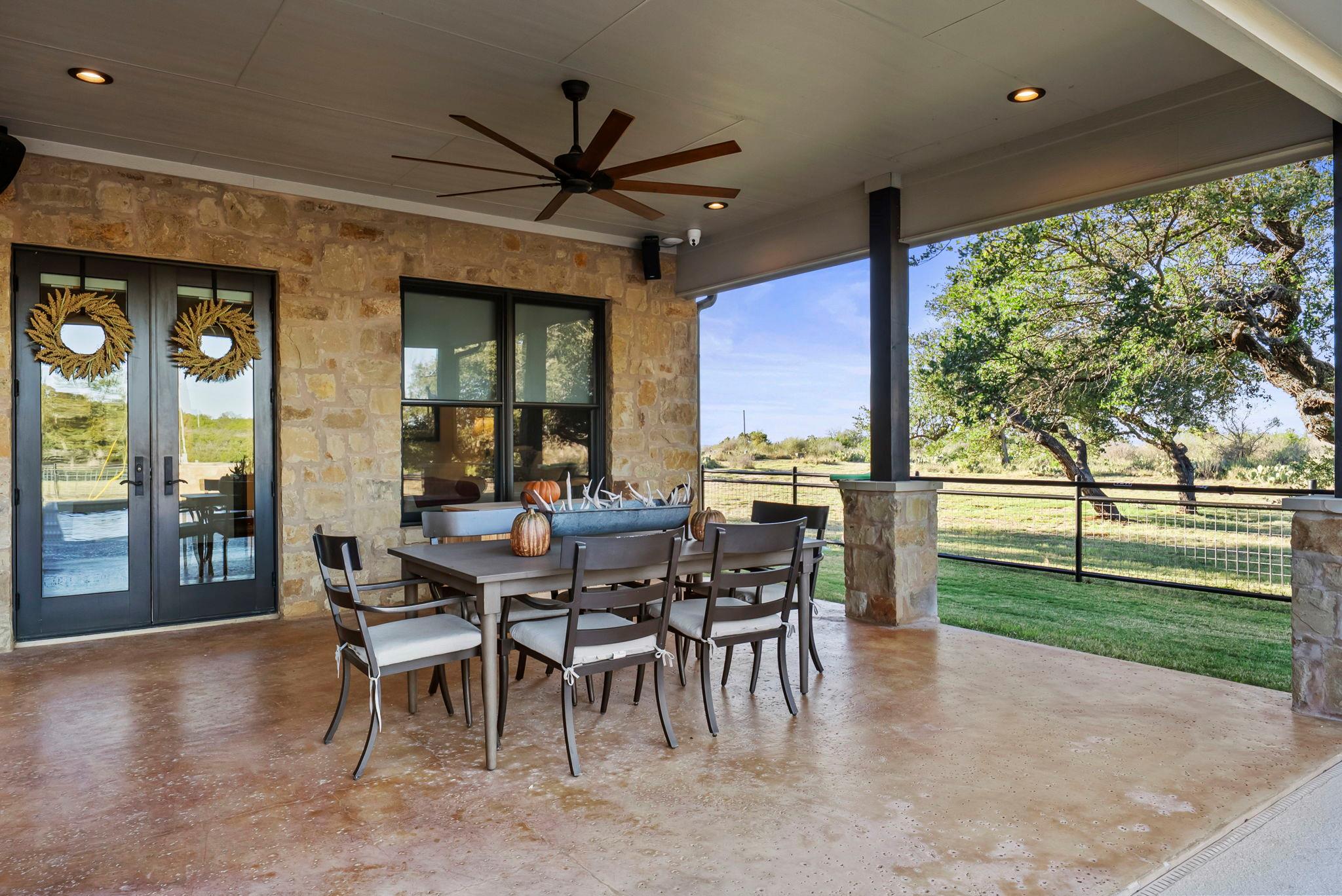 901 Crown Ln, Burnet, TX 78611