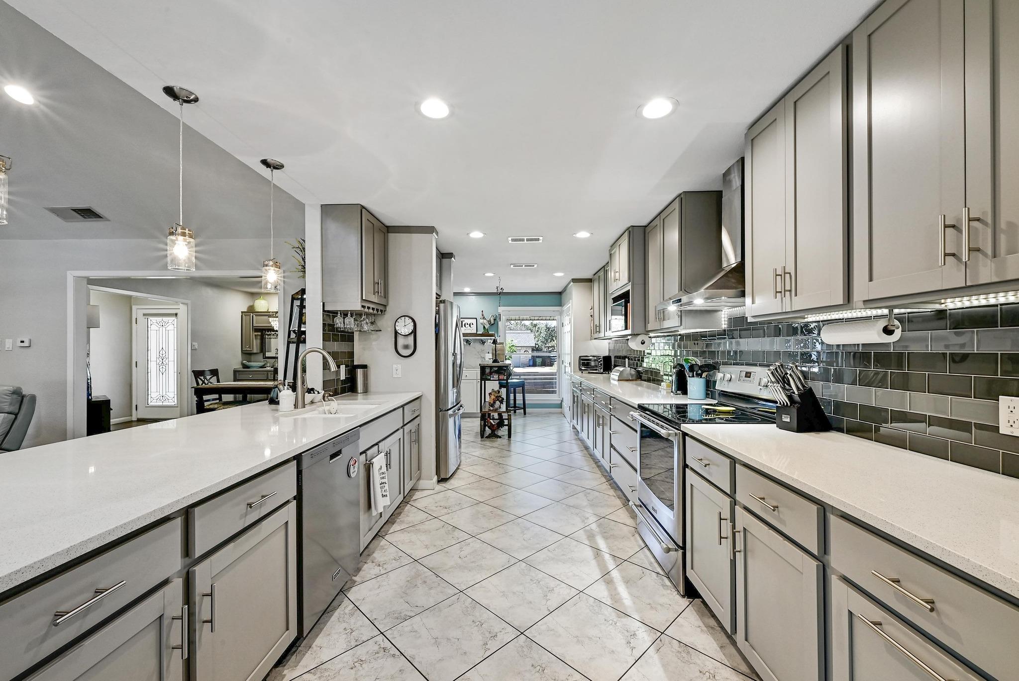 1501 Bluff Dr, Round Rock, TX 78681