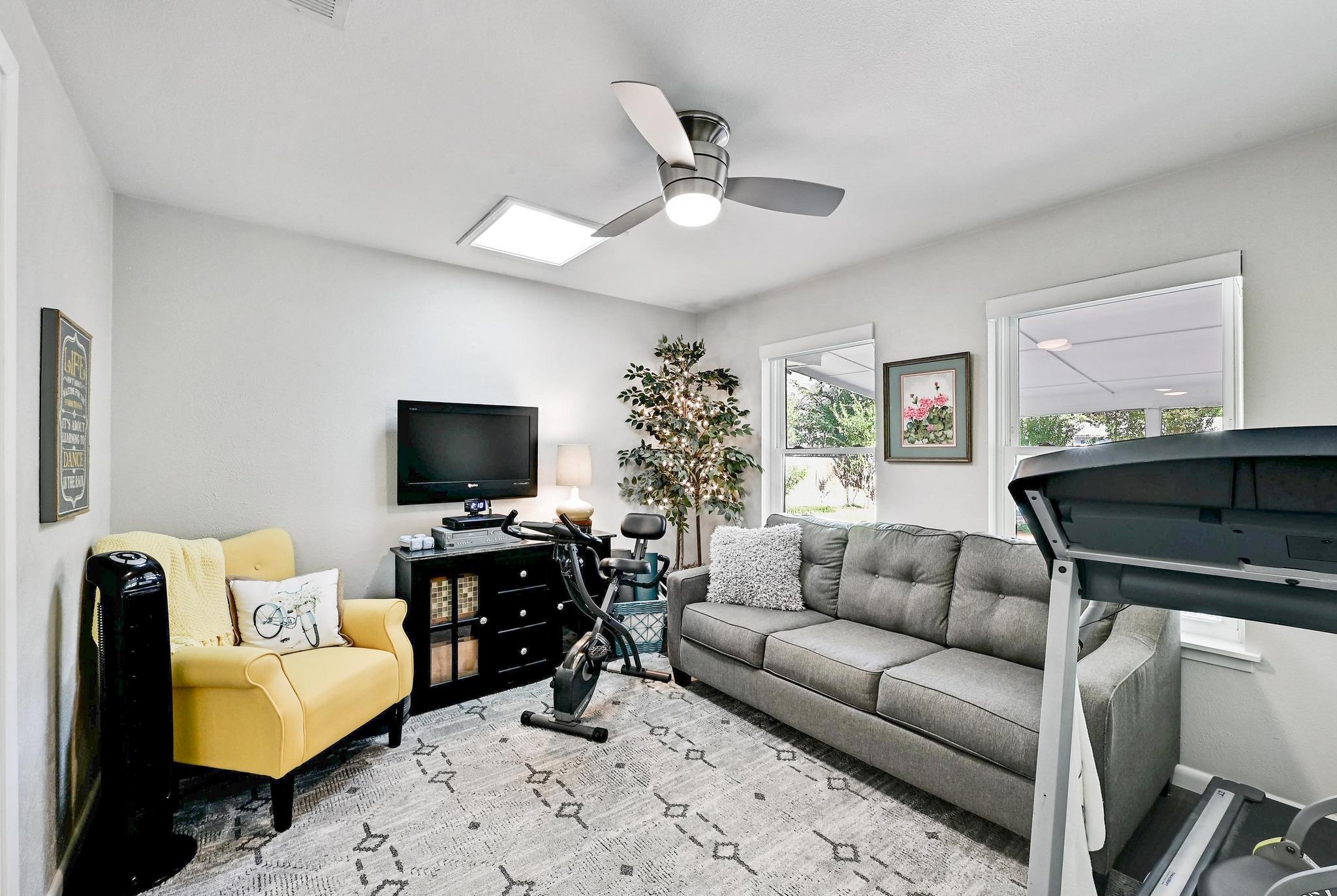 1501 Bluff Dr, Round Rock, TX 78681