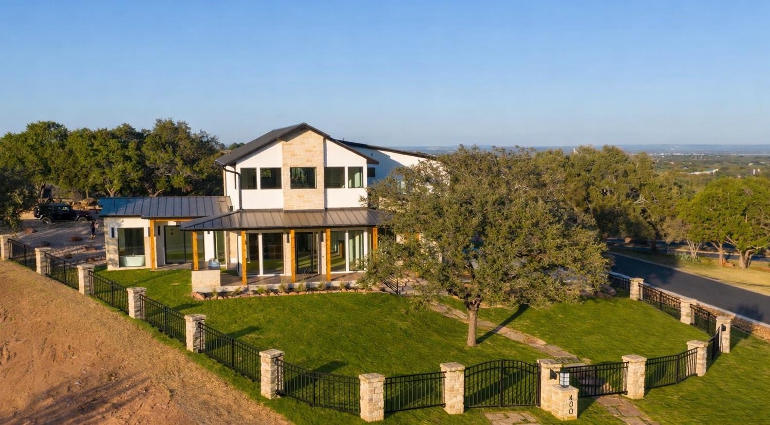 400 Emerald Way, Horseshoe Bay, TX 78657