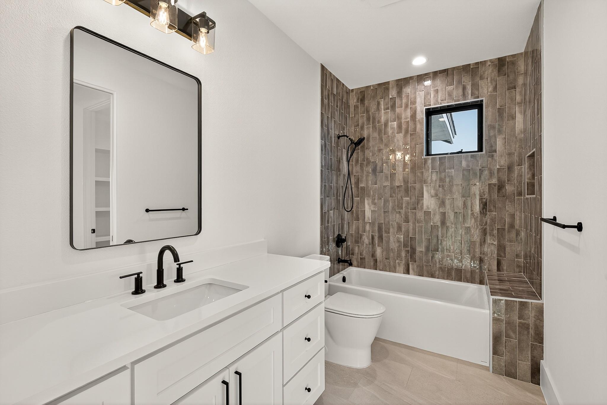 400 Emerald Way, Horseshoe Bay, TX 78657